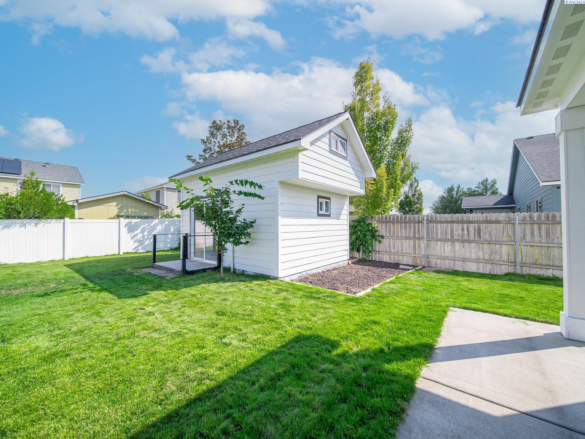 Pasco, Washington, 99301, United States, 4 Bedrooms Bedrooms, ,3 BathroomsBathrooms,Residential,For Sale,1933417