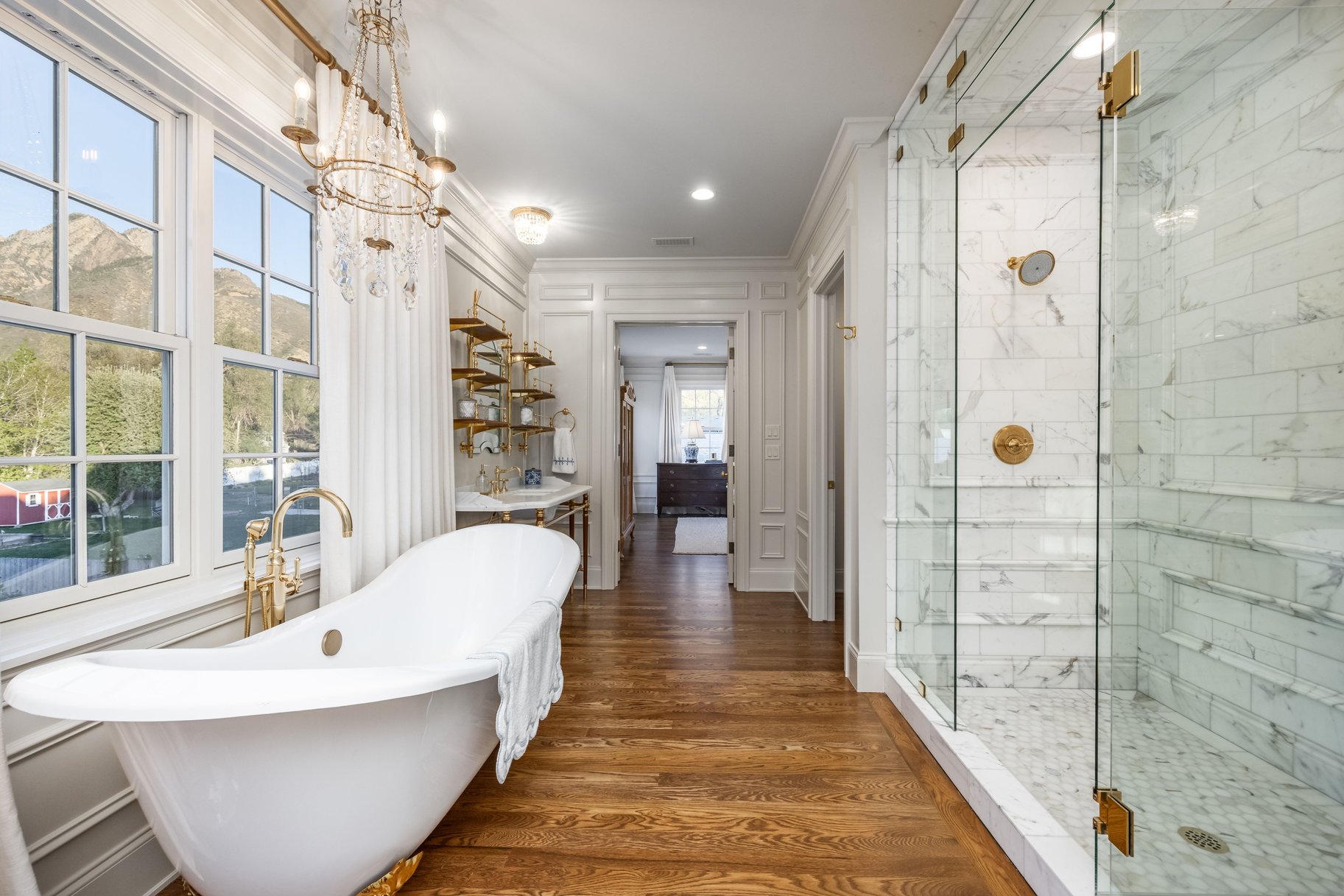  Timeless Colonial Charm Meets Refined Modern Luxury In This Storybook Retreat - 物件實景