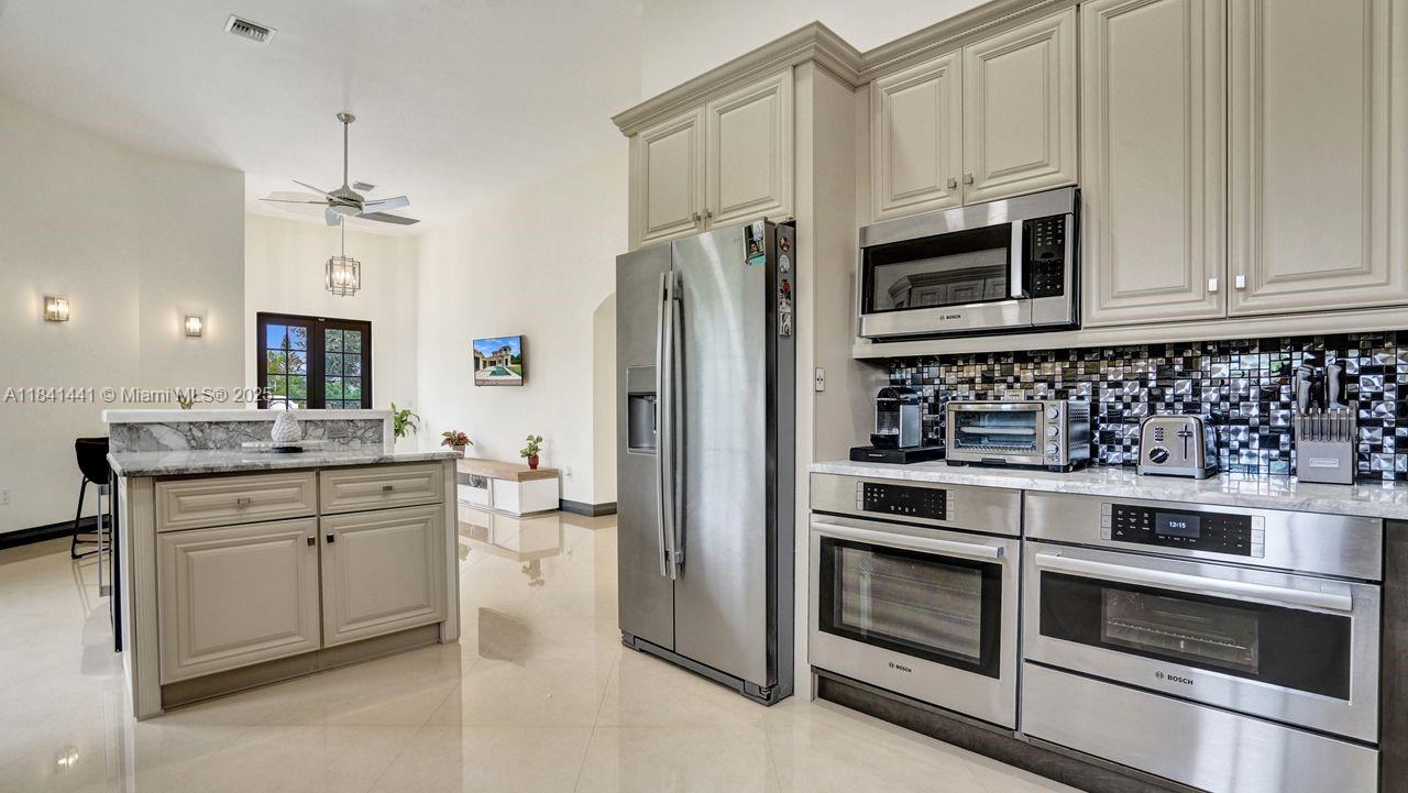 Davie, Florida, 33330, United States, 5 Bedrooms Bedrooms, ,5 BathroomsBathrooms,Residential,For Sale,1896833