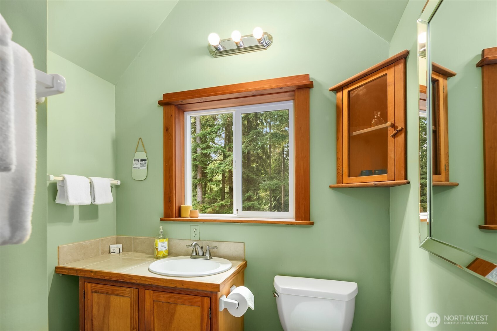 Clinton, Washington, 98236, United States, 3 Bedrooms Bedrooms, ,2 BathroomsBathrooms,Residential,For Sale,1949676