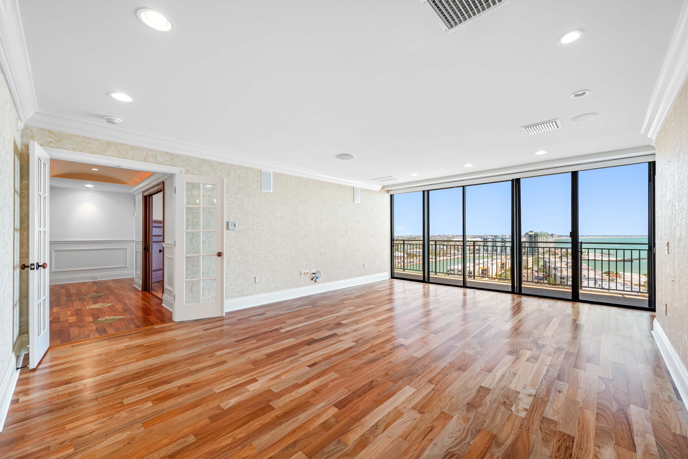 Treasure Island, Florida, 33706, United States, 2 Bedrooms Bedrooms, ,4 BathroomsBathrooms,Residential,For Sale,1830470