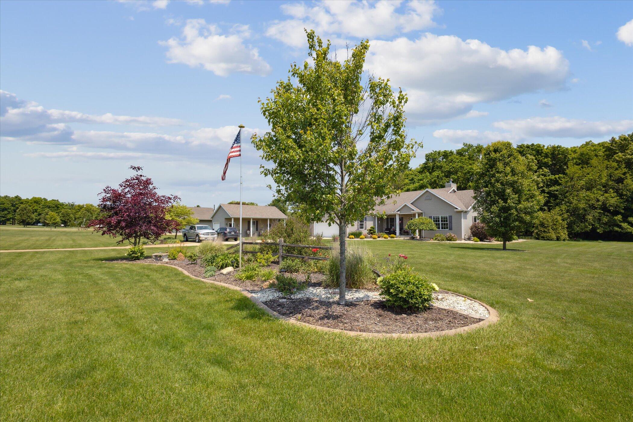 Edwardsburg, Michigan, 49112, United States, 4 Bedrooms Bedrooms, ,4 BathroomsBathrooms,Residential,For Sale,1989598