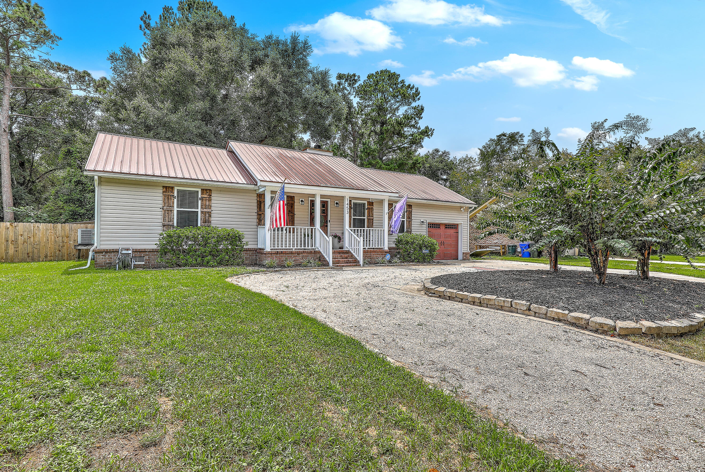 Charleston, South Carolina, 29412, United States, 3 Bedrooms Bedrooms, ,2 BathroomsBathrooms,Residential,For Sale,1924238