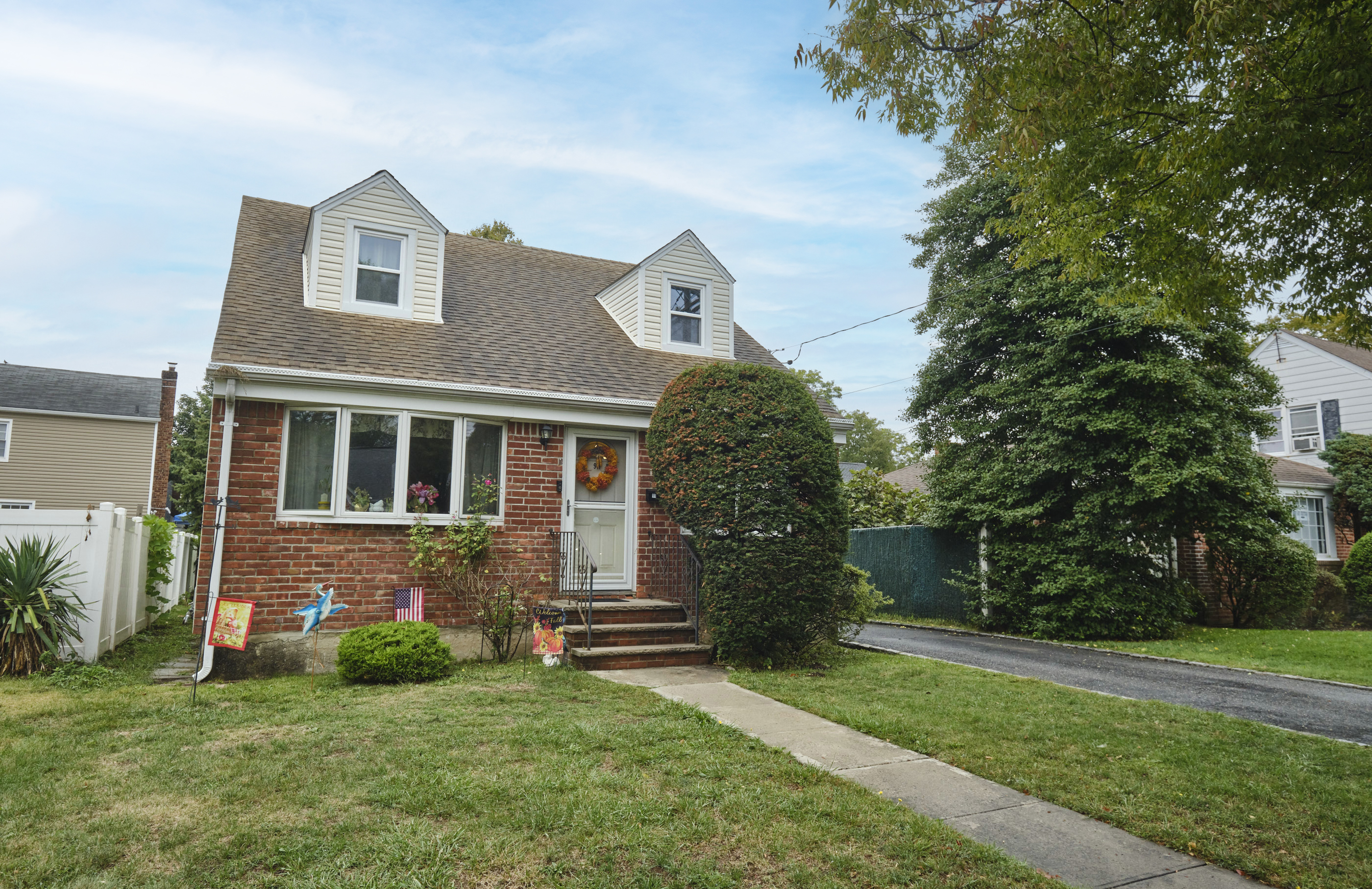 New Hyde Park, New York, 11040, United States, 4 Bedrooms Bedrooms, ,3 BathroomsBathrooms,Residential,For Sale,1977878