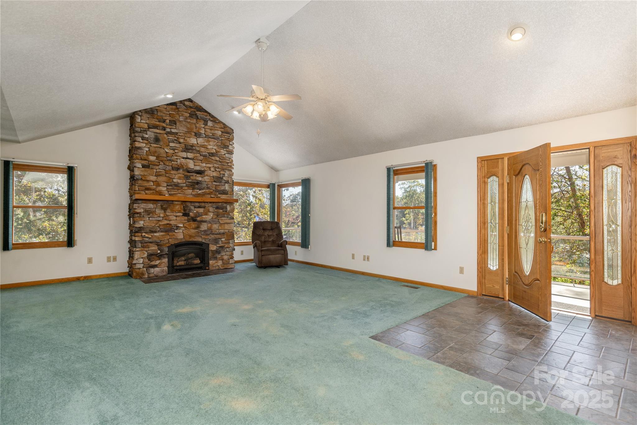 Hendersonville, North Carolina, 28792, United States, 3 Bedrooms Bedrooms, ,3 BathroomsBathrooms,Residential,For Sale,1975298