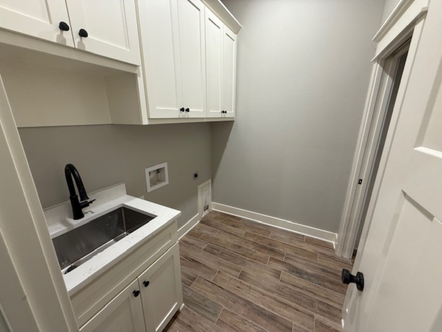 Tyler, Texas, 75706, United States, 4 Bedrooms Bedrooms, ,4 BathroomsBathrooms,Residential,For Sale,1983227