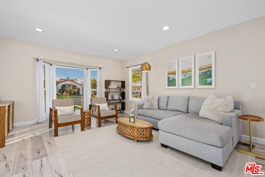 Inglewood, California, 90305, United States, 4 Bedrooms Bedrooms, ,3 BathroomsBathrooms,Residential,For Sale,2003148