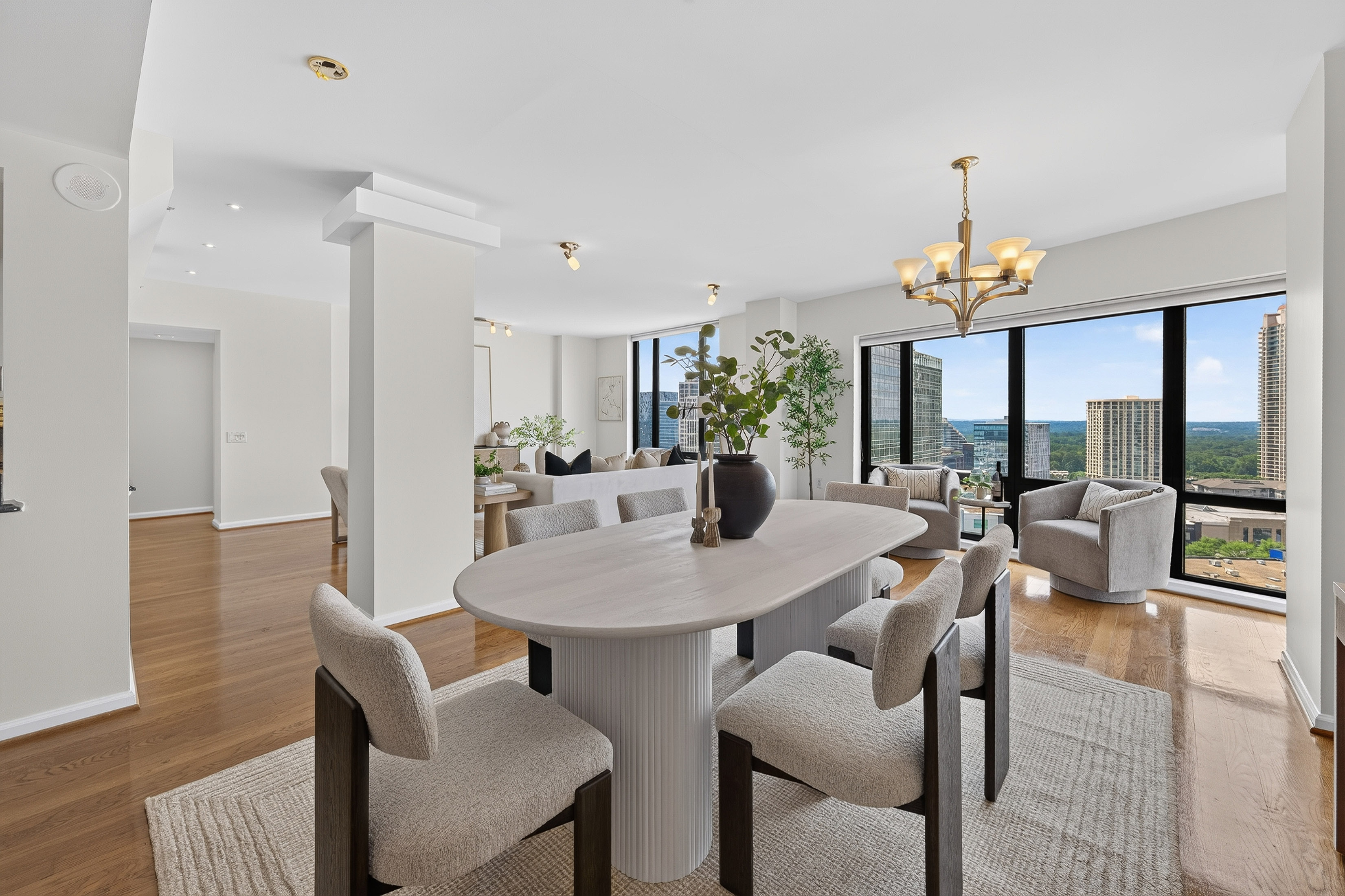  Welcome to Unit 2150 at The Oaks at Buckhead - 物件實景
