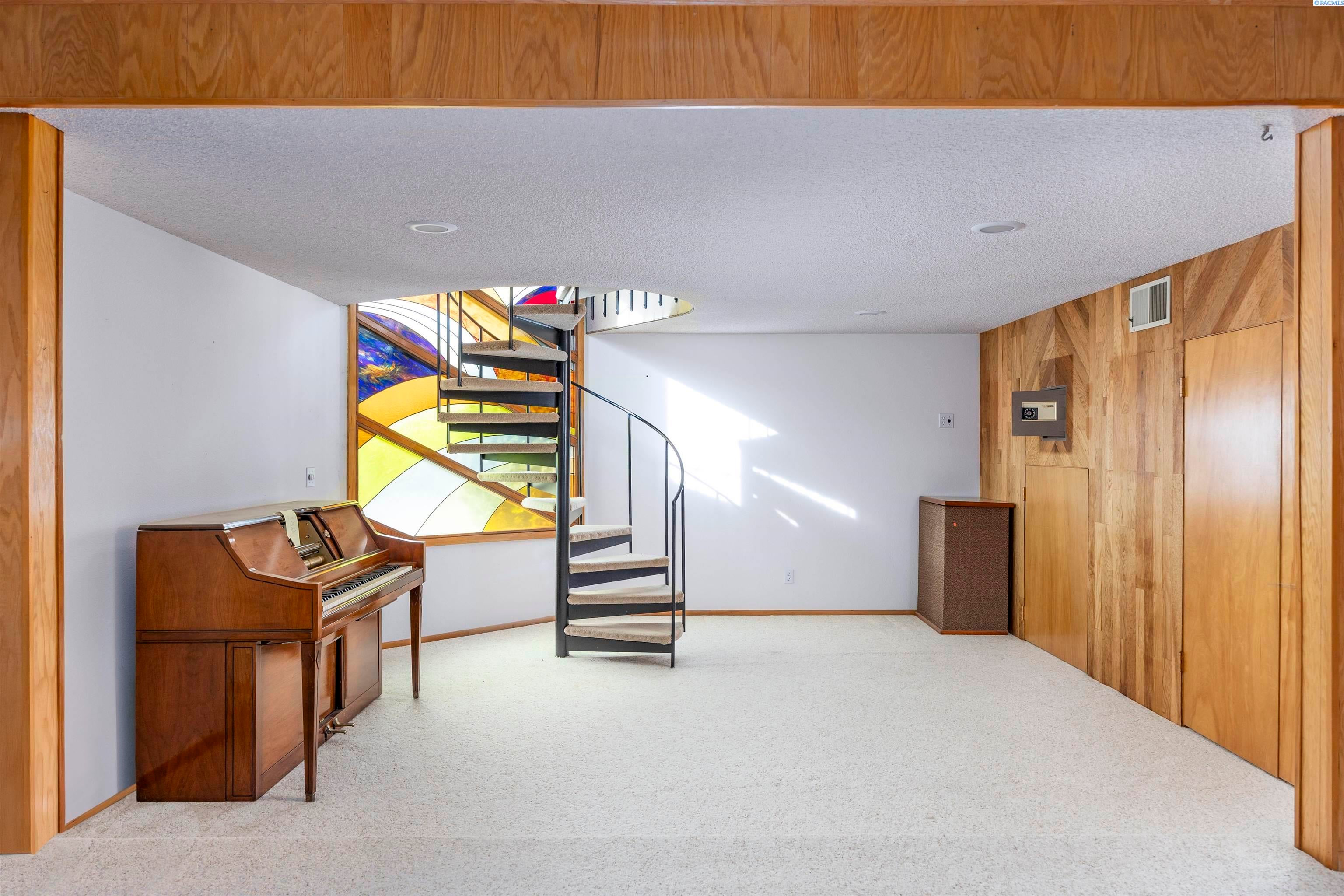 Sunnyside, Washington, 98944, United States, 3 Bedrooms Bedrooms, ,3 BathroomsBathrooms,Residential,For Sale,1973800