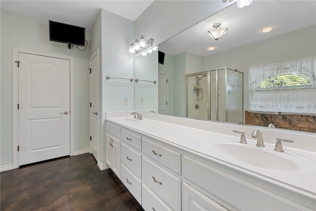 Normangee, Texas, 77871, United States, 4 Bedrooms Bedrooms, ,3 BathroomsBathrooms,Residential,For Sale,1910643