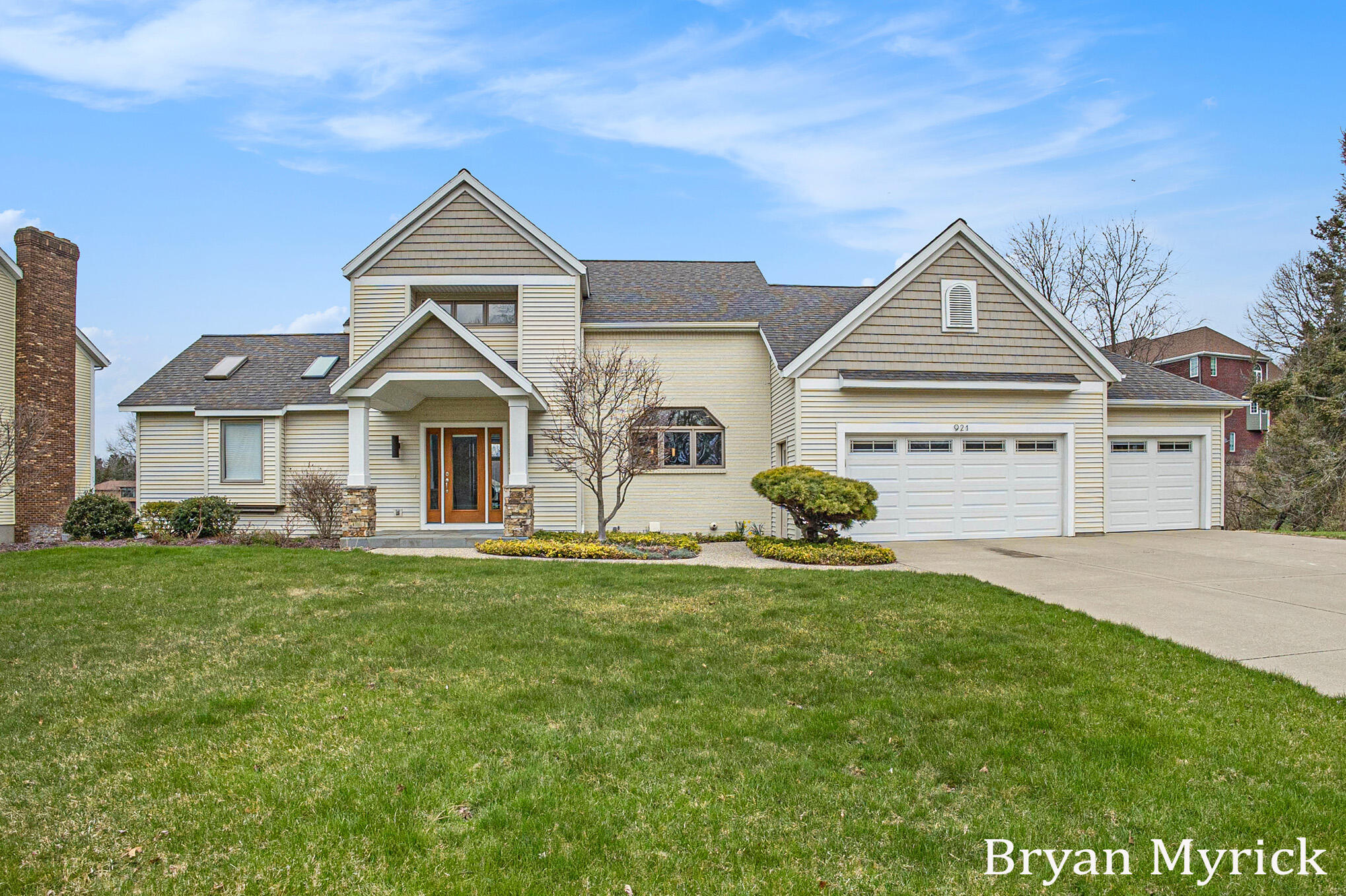 Holland, Michigan, 49424, United States, 4 Bedrooms Bedrooms, ,4 BathroomsBathrooms,Residential,For Sale,1838829