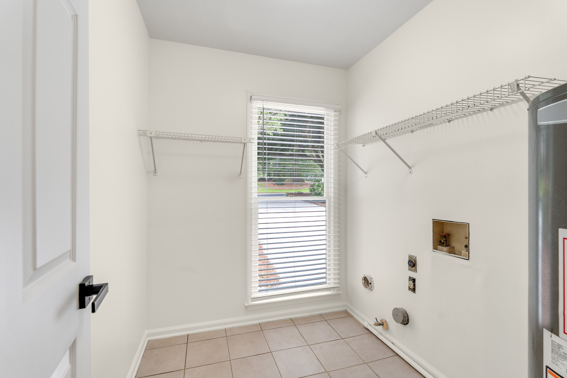  Exceptional Value in Mannings Ridge with Major Updates Throughout - 物件實景