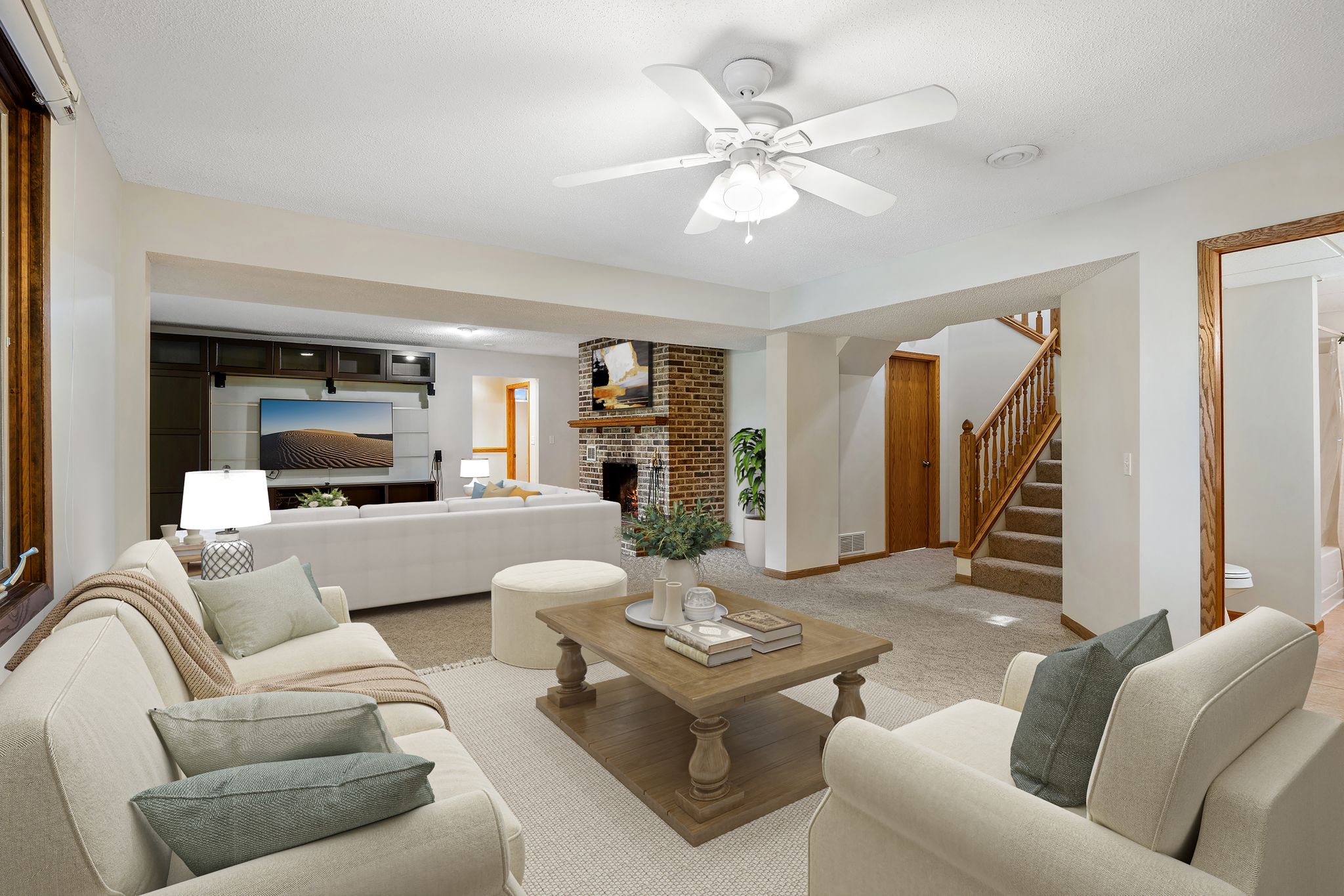  Exceptional Crystal Lake Retreat with Expansive Lakefront Living - 物件實景