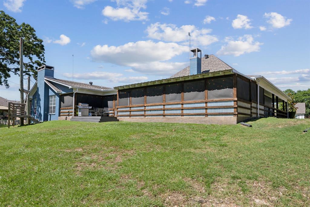 Quinlan, Texas, 75474, United States, 5 Bedrooms Bedrooms, ,3 BathroomsBathrooms,Residential,For Sale,1828402