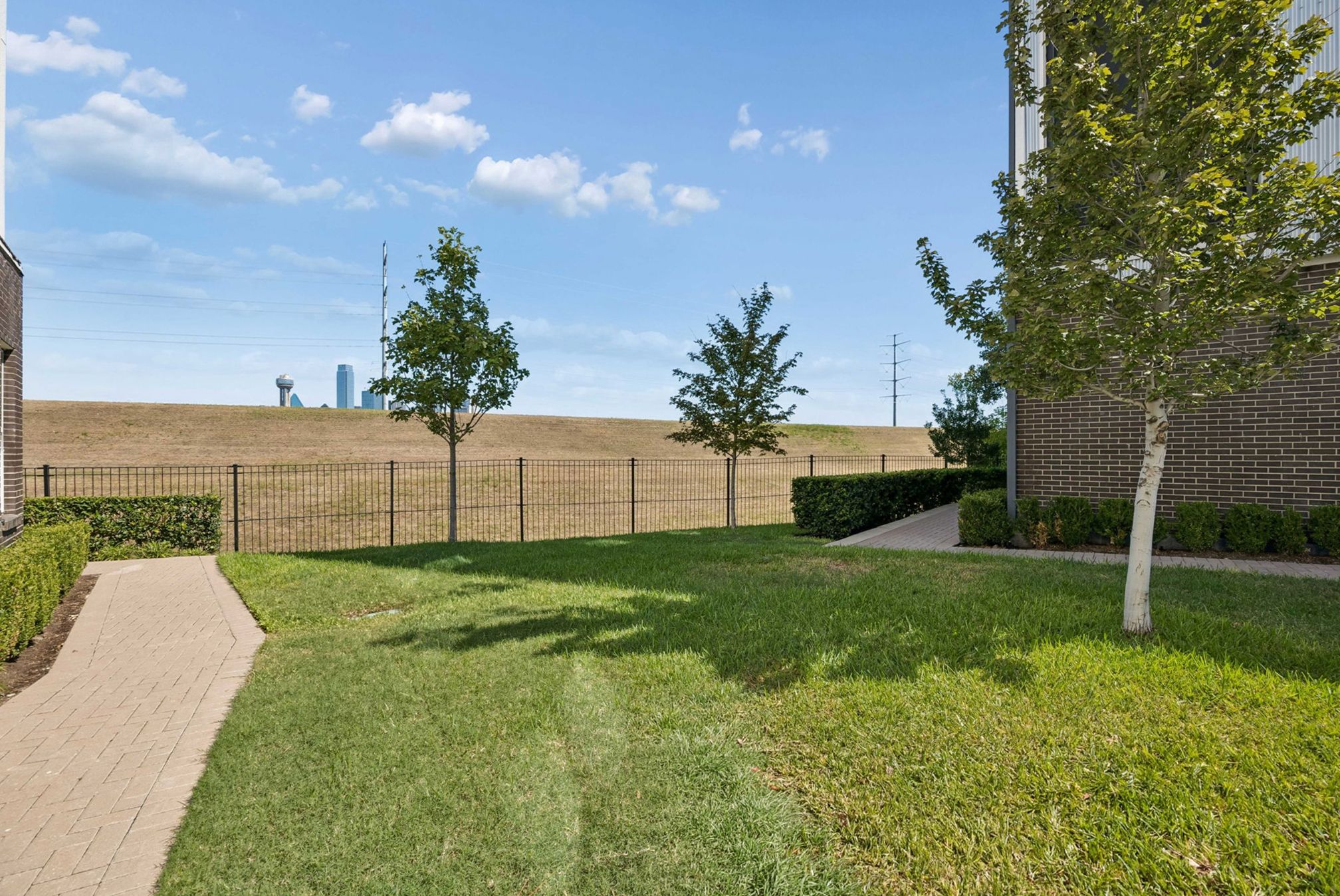  381 E. Greenbriar Lane #1001 - 物件實景