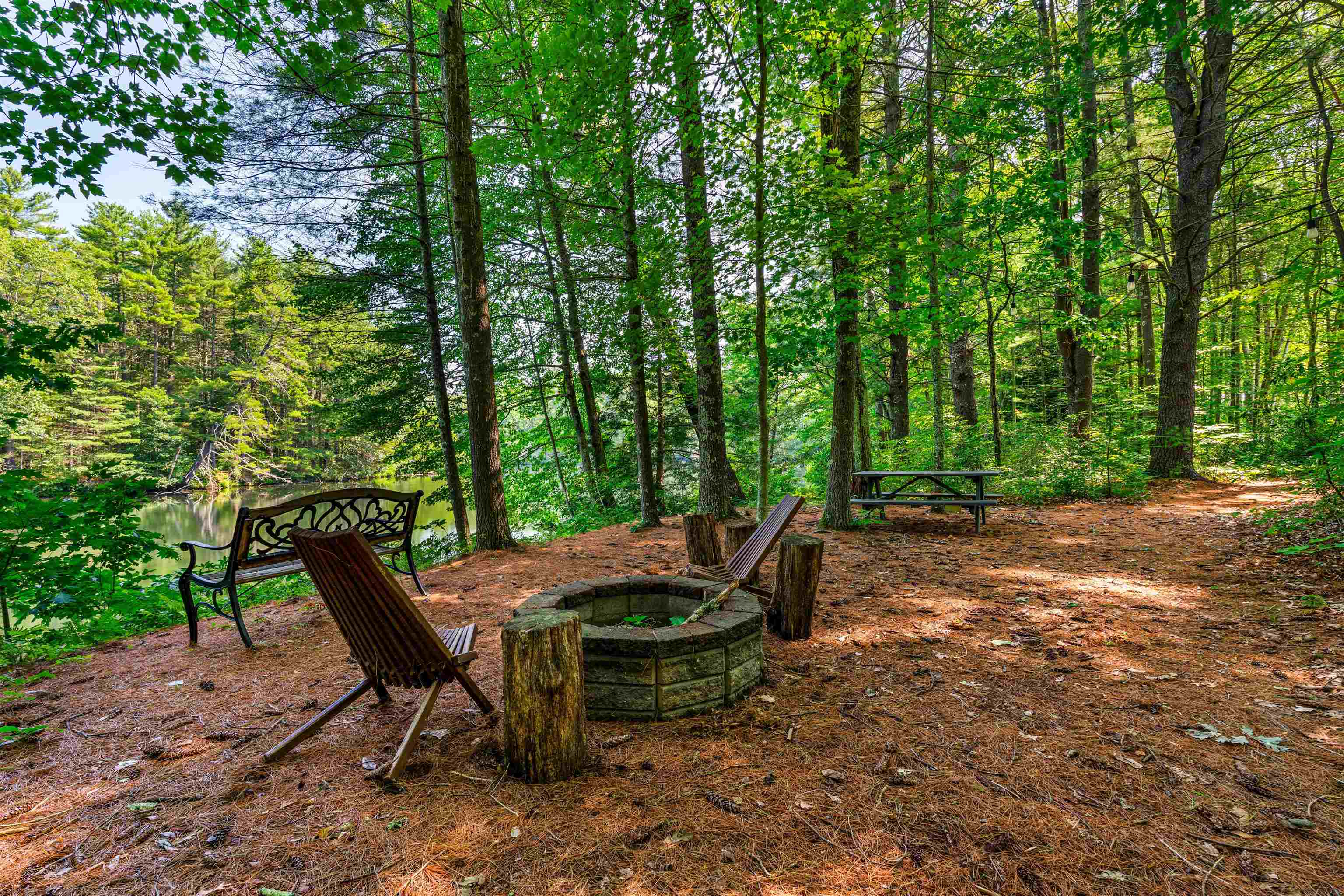 Hollis, New Hampshire, 03049, United States, 3 Bedrooms Bedrooms, ,3 BathroomsBathrooms,Residential,For Sale,1907073