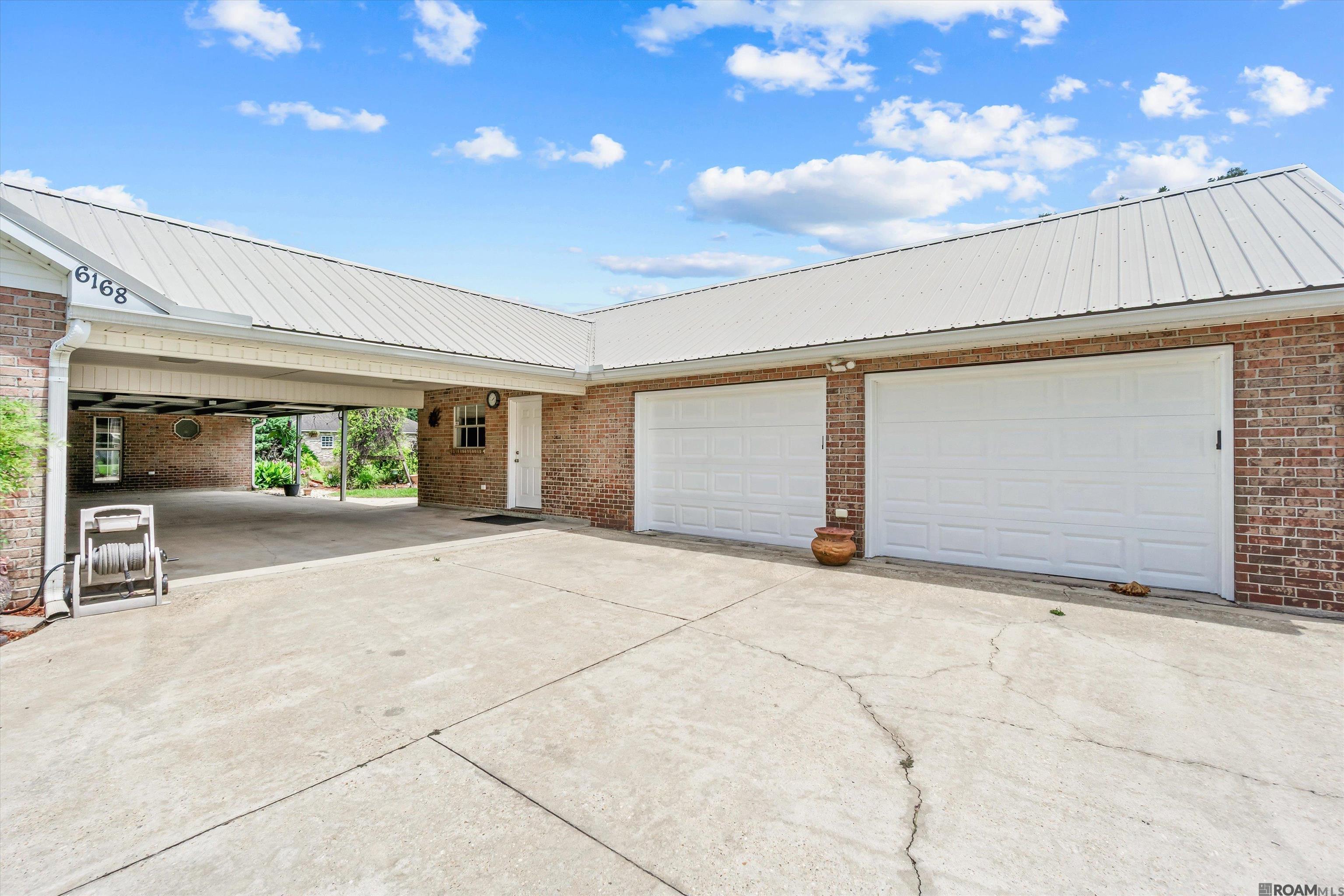 Gonzales, Louisiana, 70737, United States, 4 Bedrooms Bedrooms, ,3 BathroomsBathrooms,Residential,For Sale,1975602