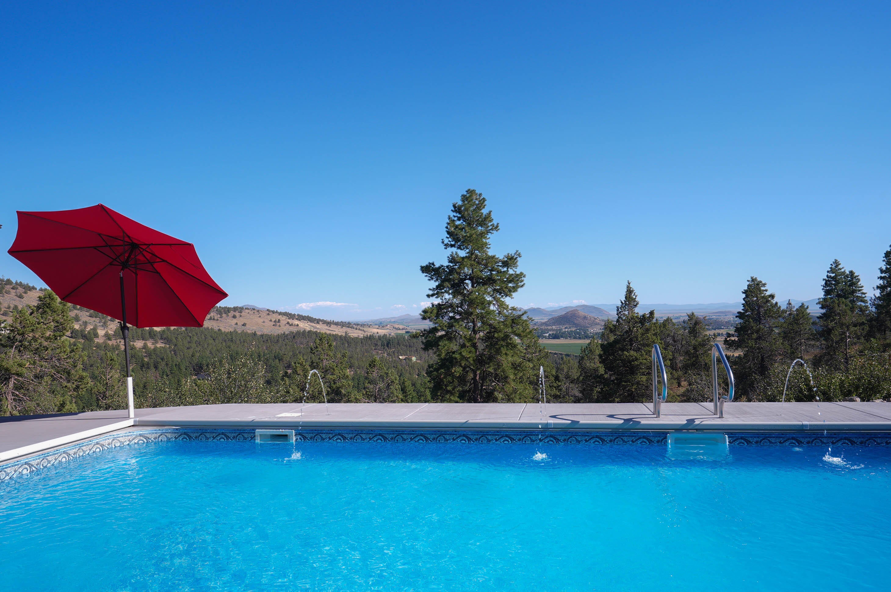 Klamath Falls, Oregon, 97601, United States, 3 Bedrooms Bedrooms, ,4 BathroomsBathrooms,Residential,For Sale,1940970