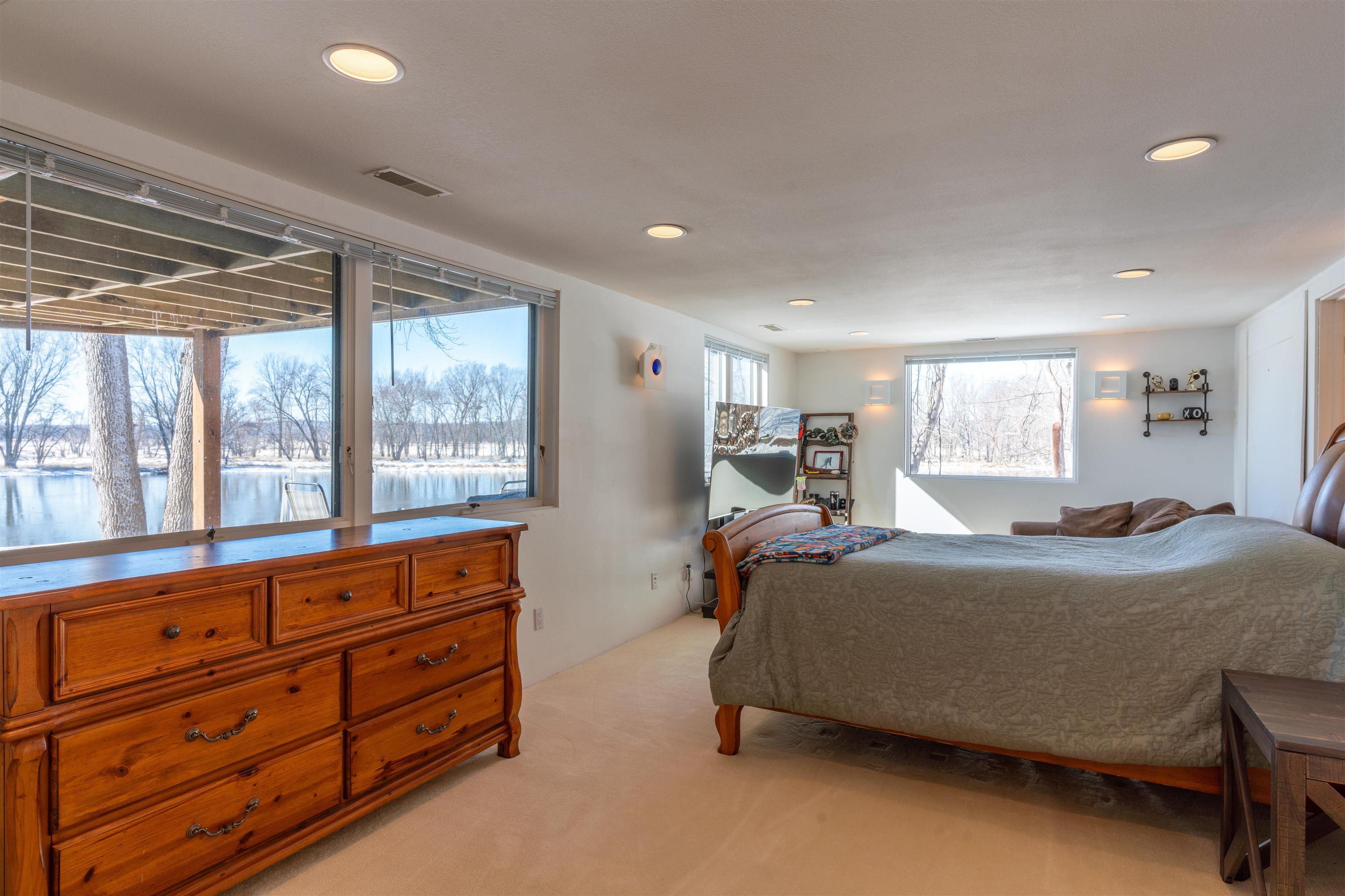 La Crosse, Wisconsin, 54601, United States, 4 Bedrooms Bedrooms, ,5 BathroomsBathrooms,Residential,For Sale,2049360