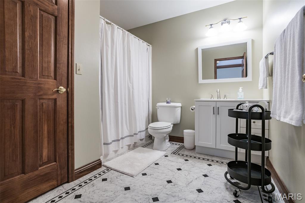 Godfrey, Illinois, 62035, United States, 3 Bedrooms Bedrooms, ,3 BathroomsBathrooms,Residential,For Sale,1940869