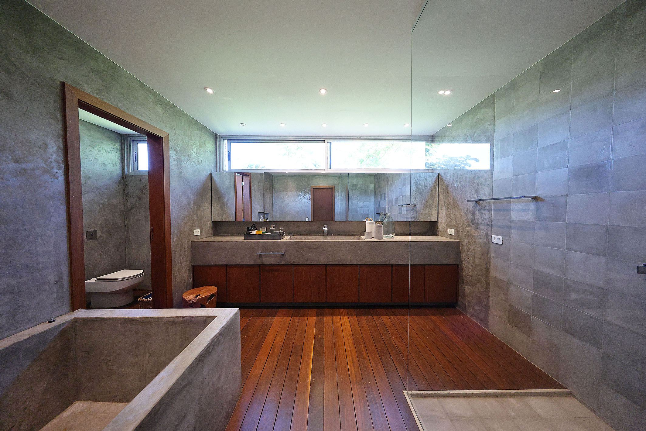 Contemporary estate immersed in nature with panoramic lake views - 物件實景