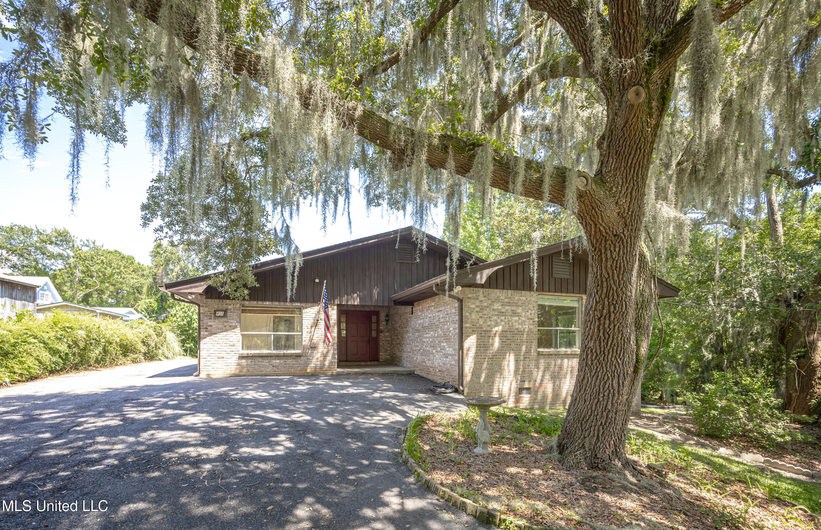 Ocean Springs, Mississippi, 39564, United States, 3 Bedrooms Bedrooms, ,3 BathroomsBathrooms,Residential,For Sale,1903607