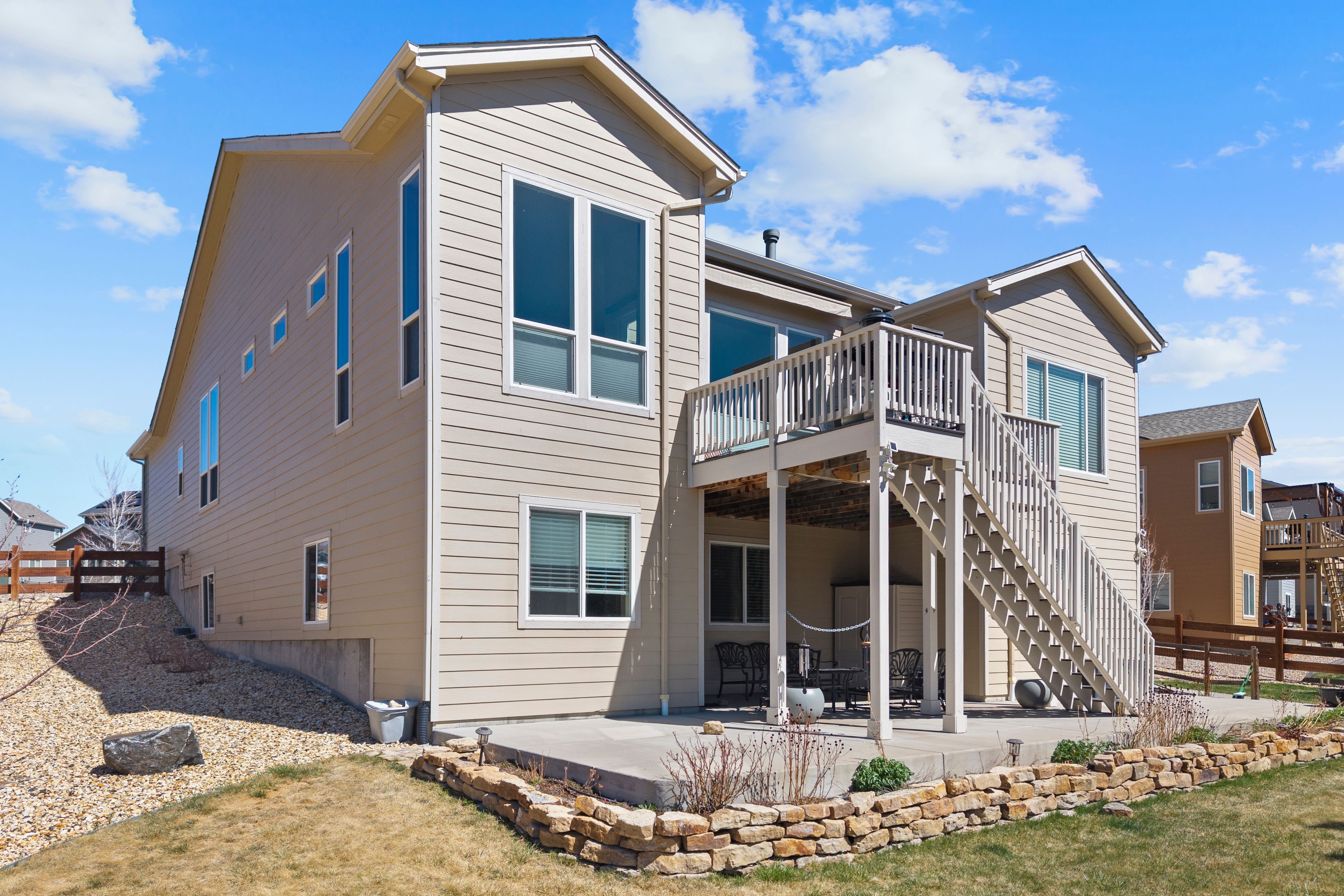  Open, Spacious, Upgraded, Walkout Rancher is Meticulous and with Views - 物件實景