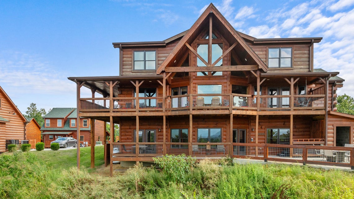 Sevierville, Tennessee, 37876, United States, 4 Bedrooms Bedrooms, ,6 BathroomsBathrooms,Residential,For Sale,1976346