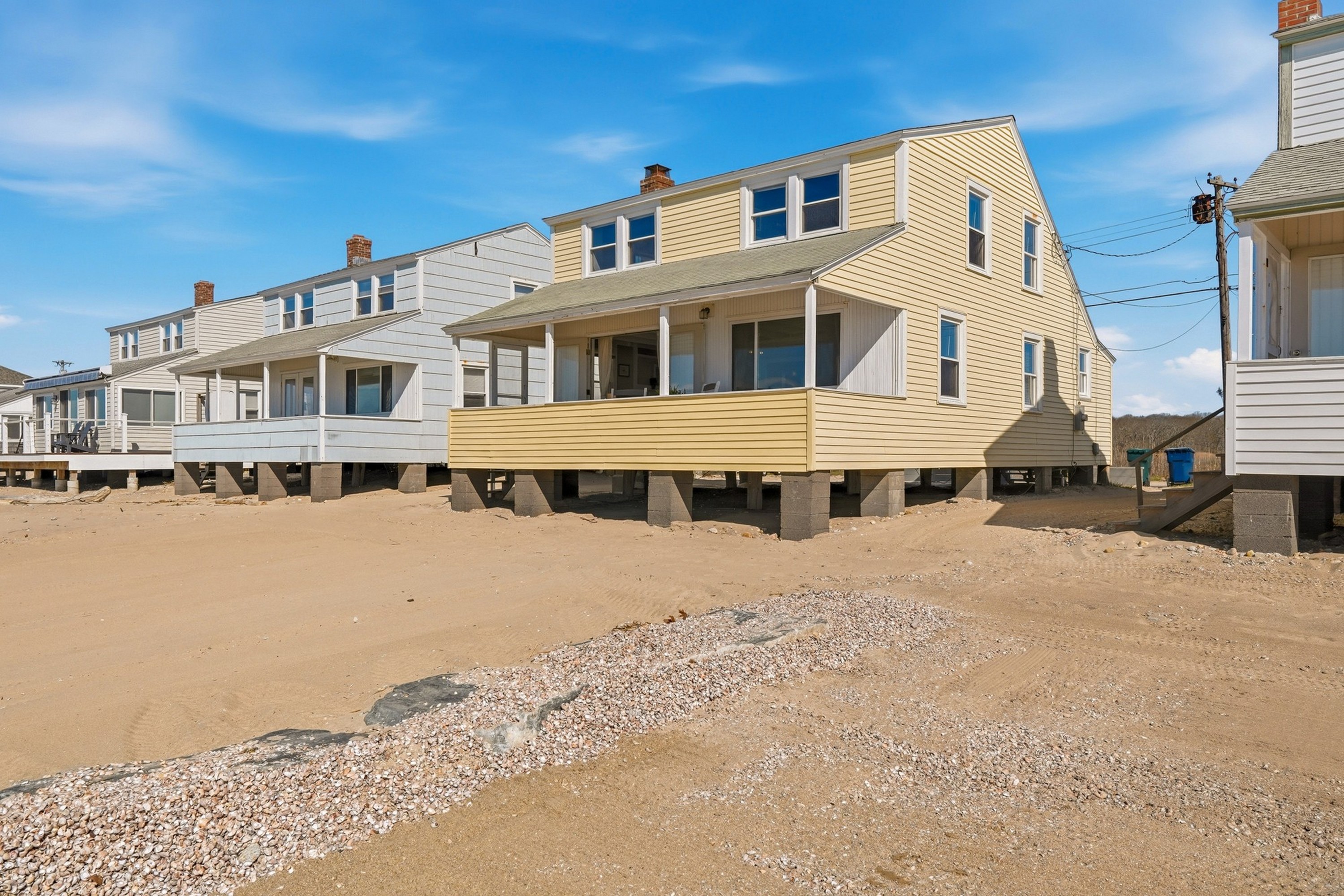  Charming Direct Waterfront Beach Cottage at Hawk