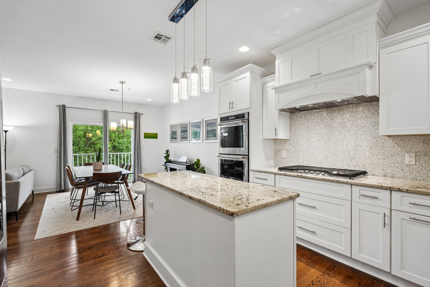  ?Steven Court Community? Meticulously Maintained Top to Bottom Townhome - 物件實景