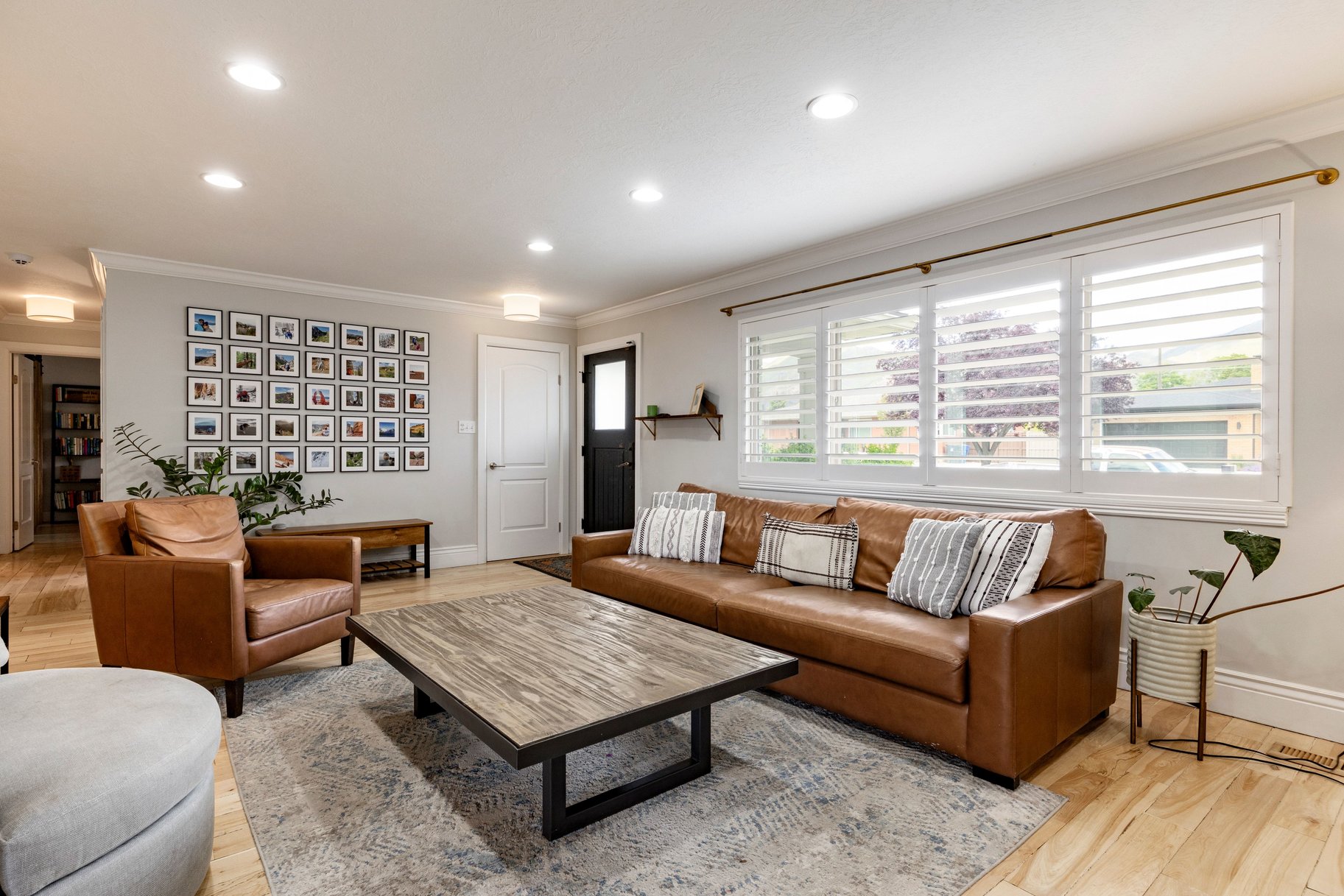  Modernized Millcreek Rambler with Open Living & Private Backyard - 物件實景