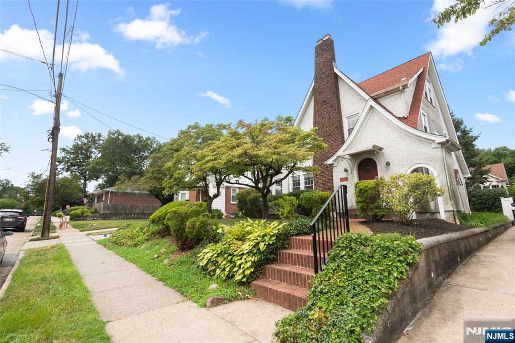 Rutherford, New Jersey, 07070, United States, 4 Bedrooms Bedrooms, ,2 BathroomsBathrooms,Residential,For Sale,1901236