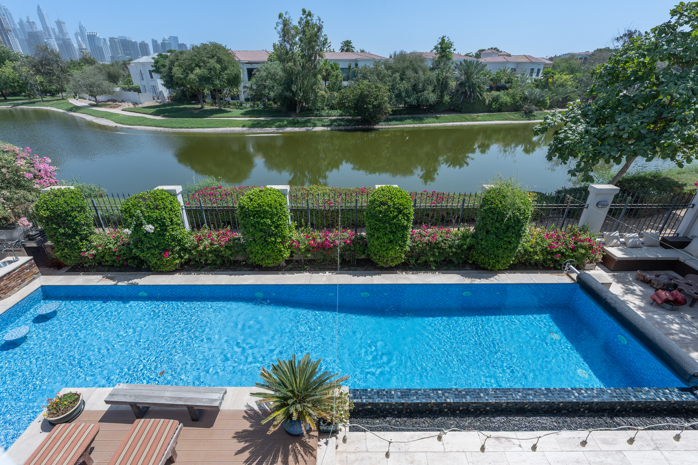  Stylish Semi-Upgraded Villa in Jumeirah Park - 物件實景