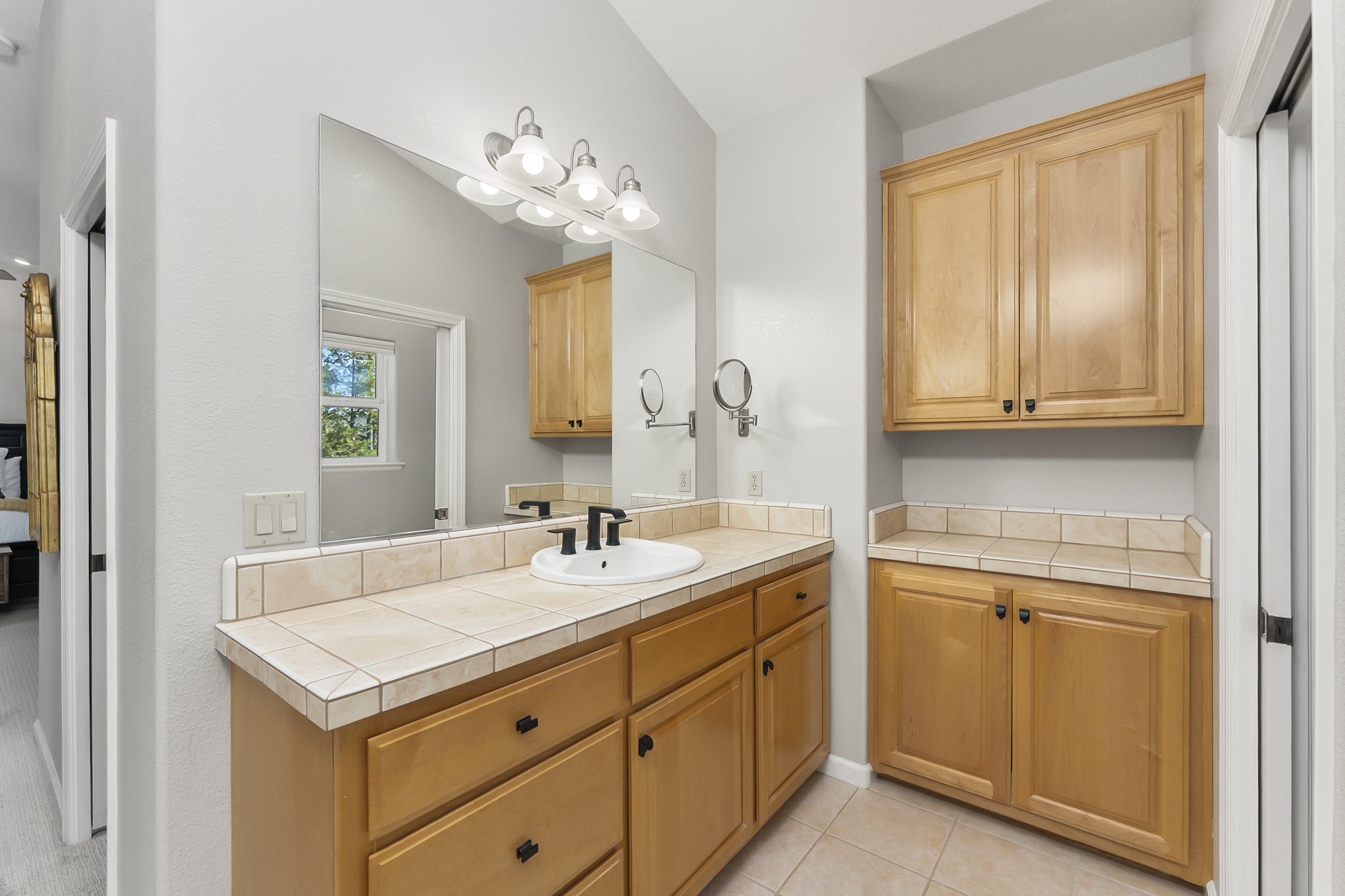  Thoughtfully Designed Living with Income Potential - 物件實景