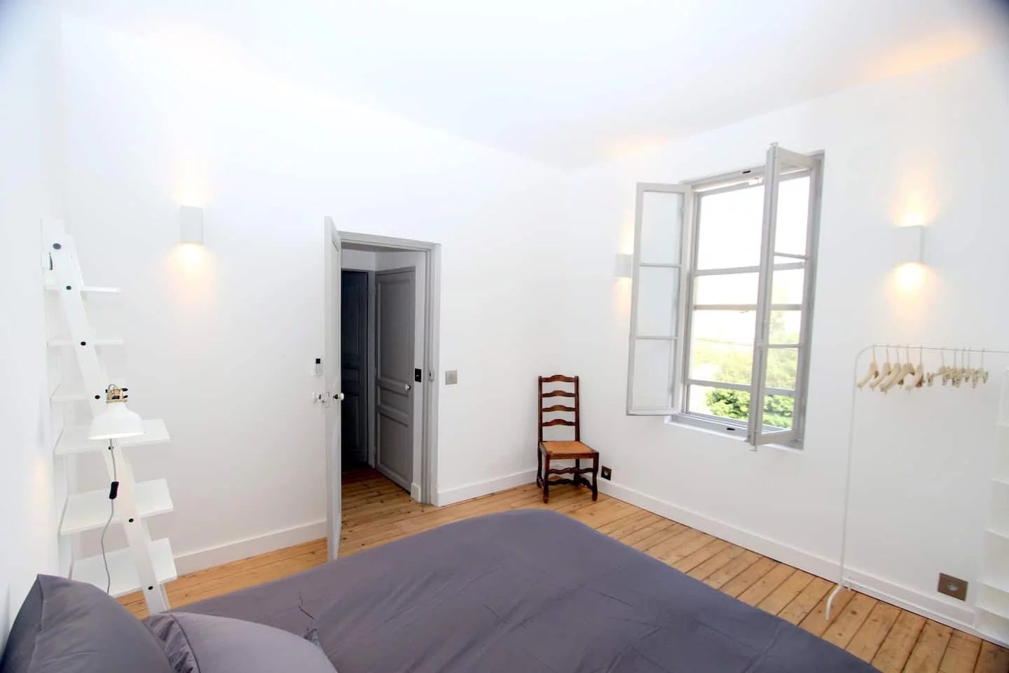 Port-Saint-Louis-du-Rhône, Provence-Alpes-Côte d?Azur, 13230, FR, 8 Bedrooms Bedrooms, ,6 BathroomsBathrooms,Residential,For Sale,1612582