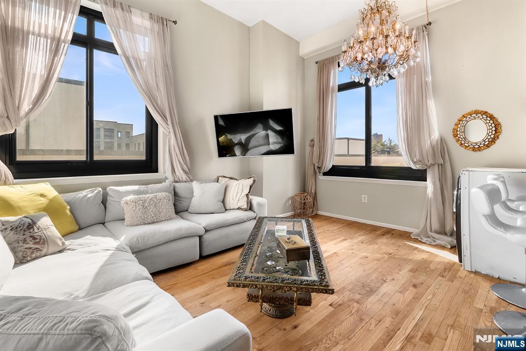 Weehawken, New Jersey, 07086, United States, 2 Bedrooms Bedrooms, ,2 BathroomsBathrooms,Residential,For Sale,1840362