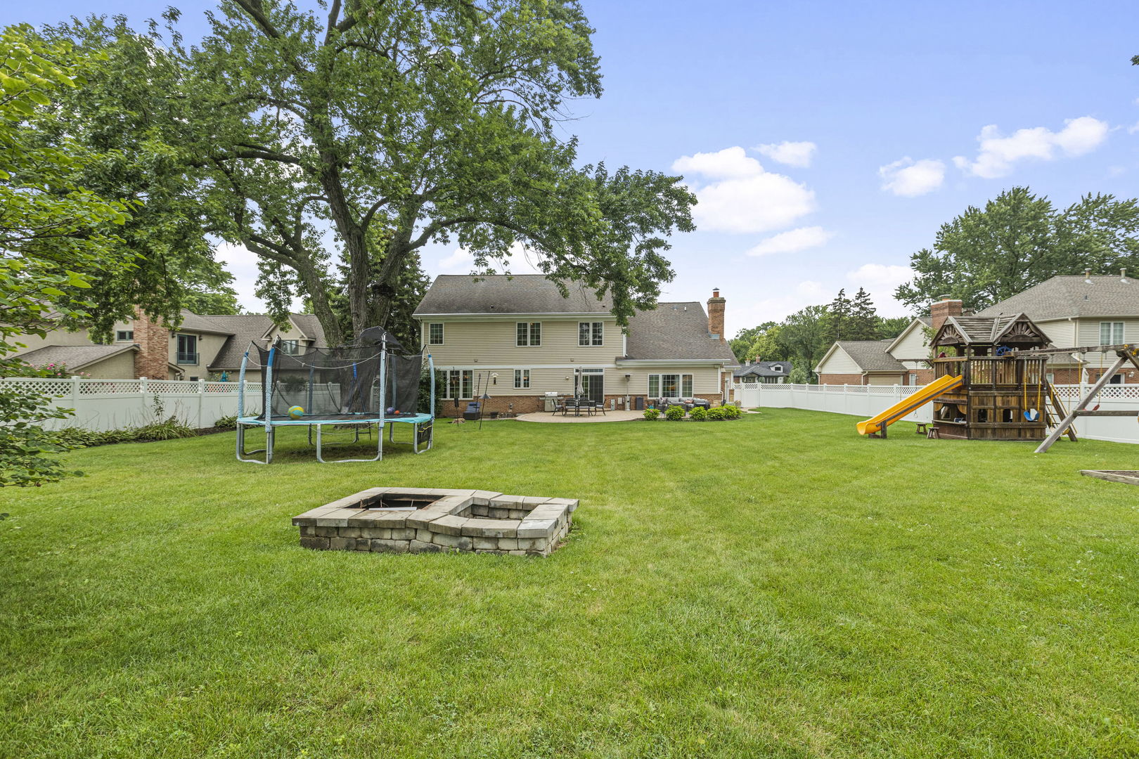 Prospect Heights, Illinois, 60070, United States, 4 Bedrooms Bedrooms, ,4 BathroomsBathrooms,Residential,For Sale,1940157