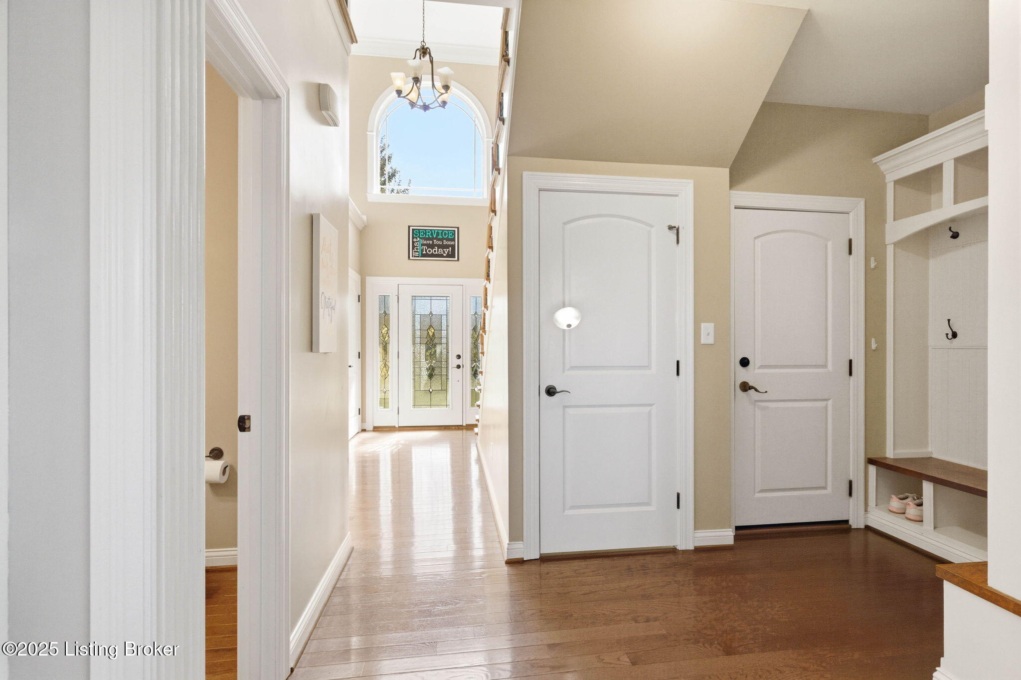 La Grange, Kentucky, 40031, United States, 5 Bedrooms Bedrooms, ,4 BathroomsBathrooms,Residential,For Sale,1971685