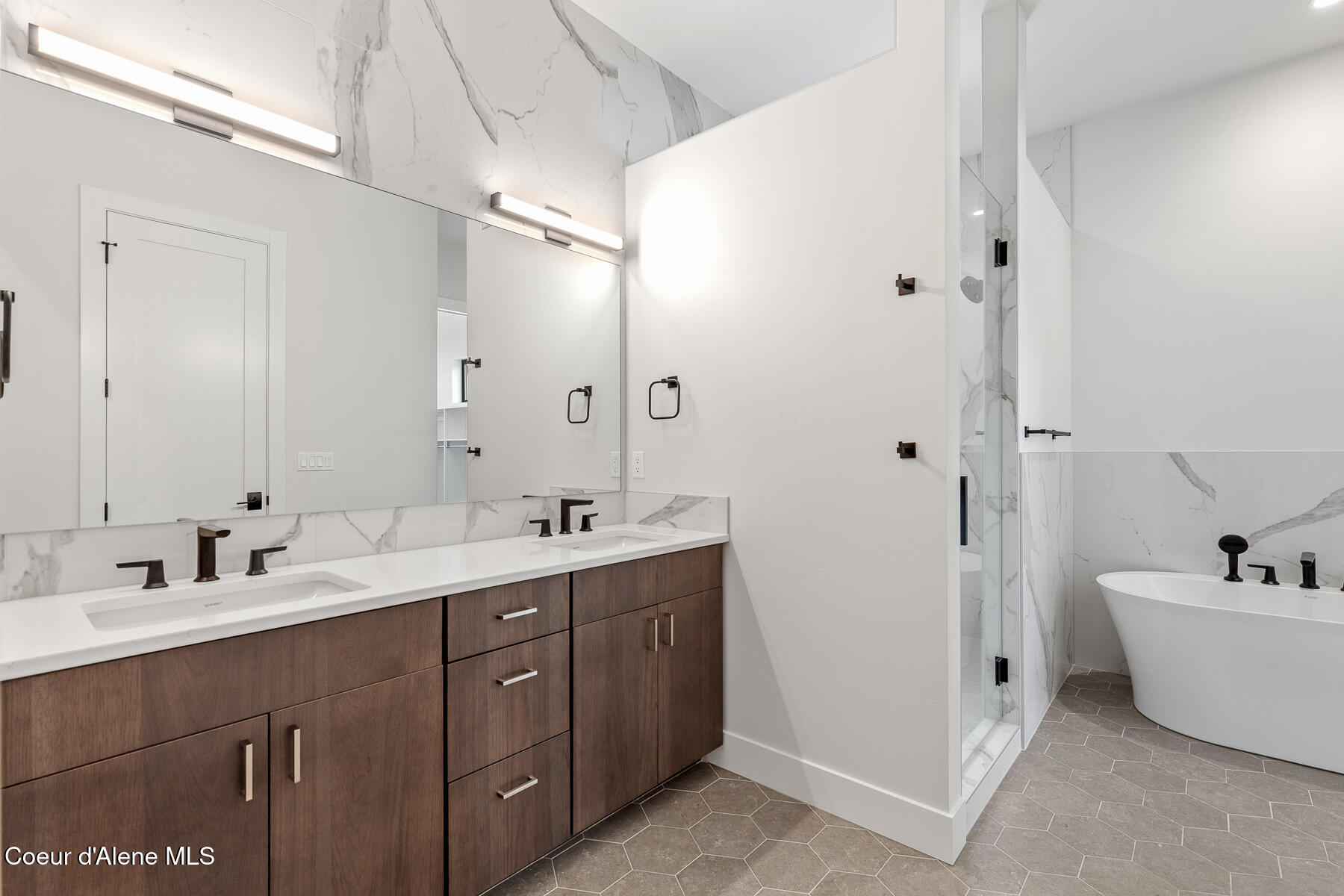 Coeur d'Alene, Idaho, 83815, United States, 2 Bedrooms Bedrooms, ,3 BathroomsBathrooms,Residential,For Sale,2006404