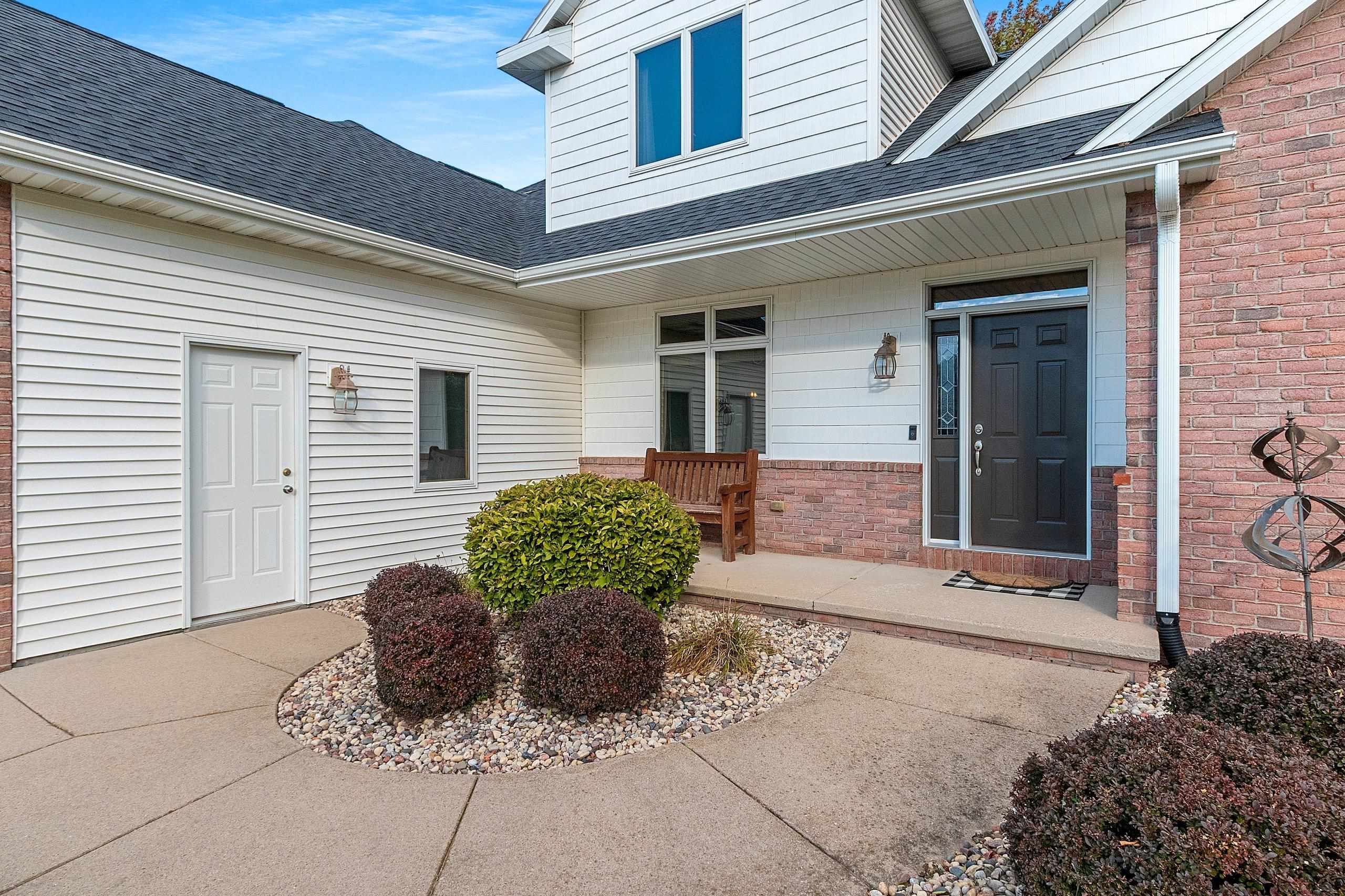 APPLETON, Wisconsin, 54913, United States, 4 Bedrooms Bedrooms, ,3 BathroomsBathrooms,Residential,For Sale,1960996