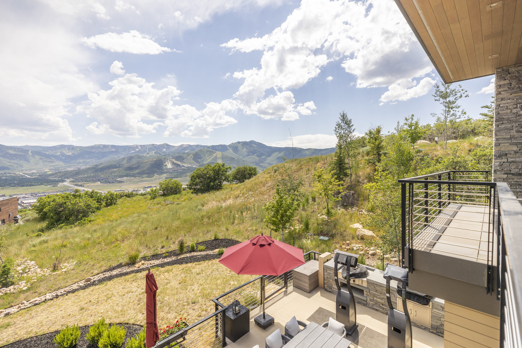  Sophisticated Mountain Design with Unmatched Views in an Elite Setting - 物件實景