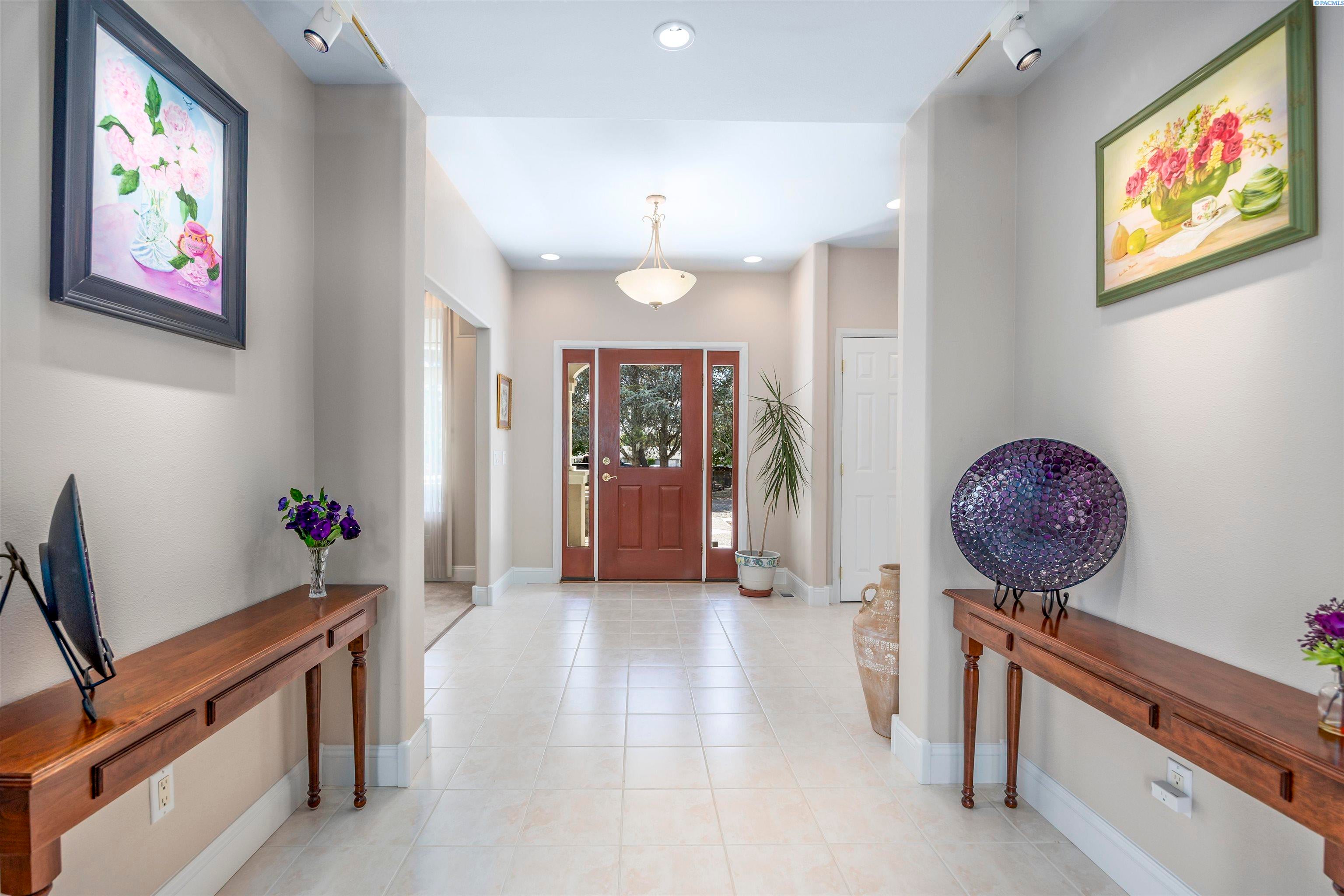 Pasco, Washington, 99301, United States, 3 Bedrooms Bedrooms, ,3 BathroomsBathrooms,Residential,For Sale,1979985