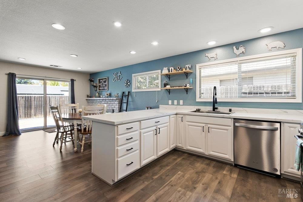 Vacaville, California, 95687, United States, 3 Bedrooms Bedrooms, ,2 BathroomsBathrooms,Residential,For Sale,1940351
