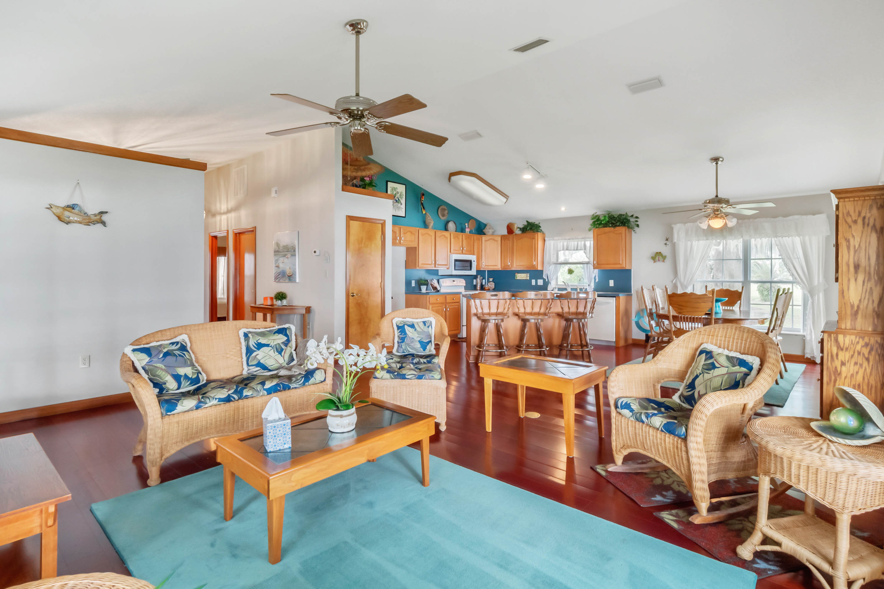 LAKE WALES, Florida, 33898, United States, 6 Bedrooms Bedrooms, ,5 BathroomsBathrooms,Residential,For Sale,1974565