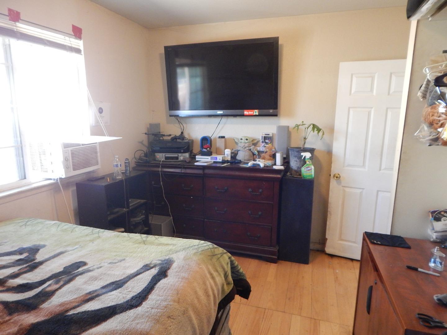 San Jose - Central, California, 95116, United States, 3 Bedrooms Bedrooms, ,2 BathroomsBathrooms,Residential,For Sale,1735453