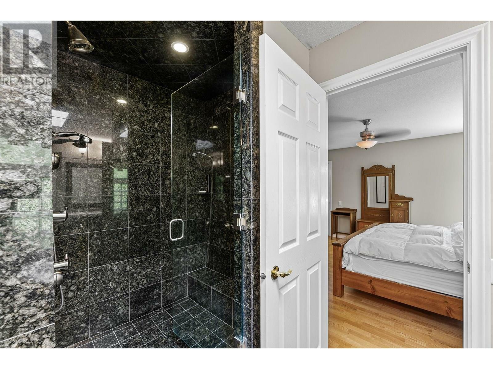 KELOWNA, British Columbia, V1V 1W2, CA, 4 Bedrooms Bedrooms, ,3 BathroomsBathrooms,Residential,For Sale,1882323