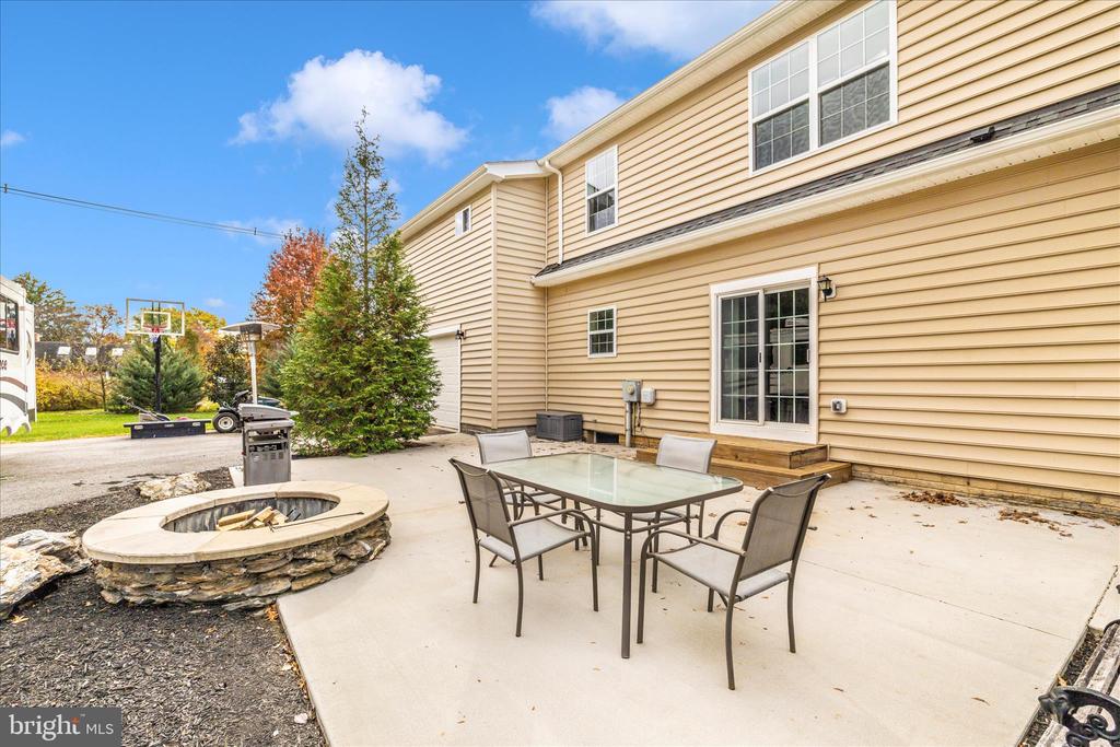 Frederick, Maryland, 21702, United States, 4 Bedrooms Bedrooms, ,3 BathroomsBathrooms,Residential,For Sale,1987380