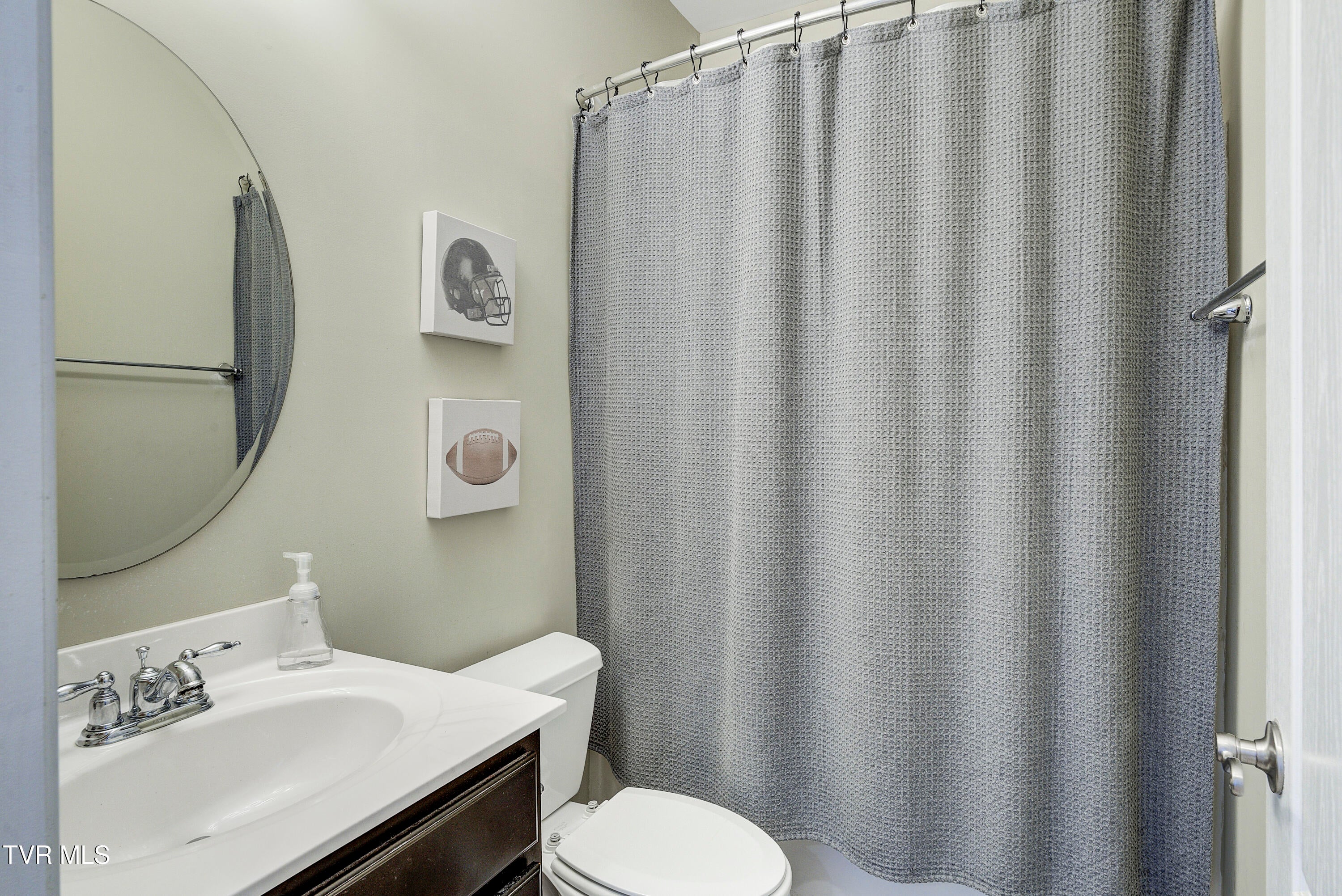 Johnson City, Tennessee, 37604, United States, 5 Bedrooms Bedrooms, ,3 BathroomsBathrooms,Residential,For Sale,1964815