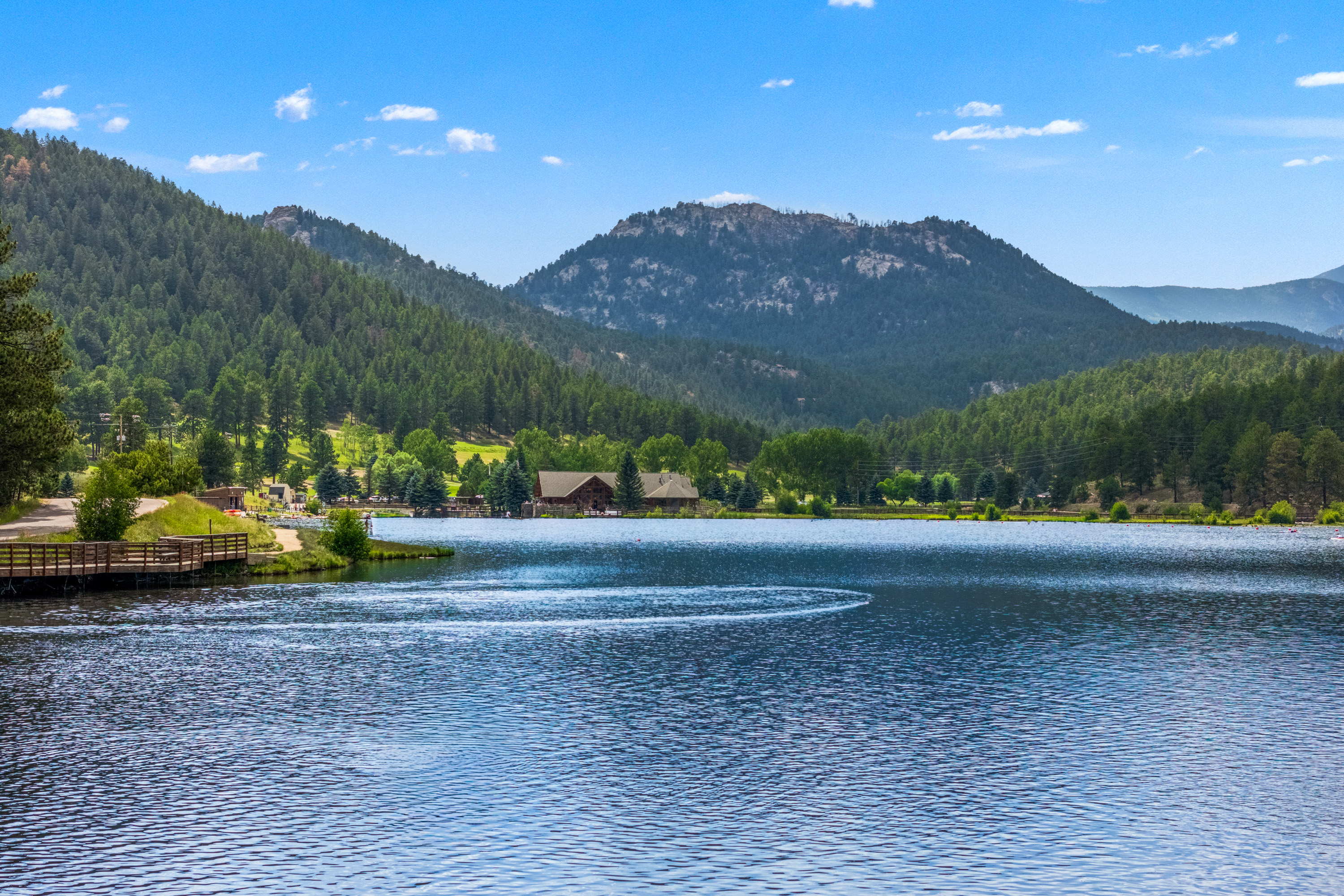  Rare Opportunity to Own 2 Homes Just Steps Away from Coveted Evergreen Lake - 物件實景