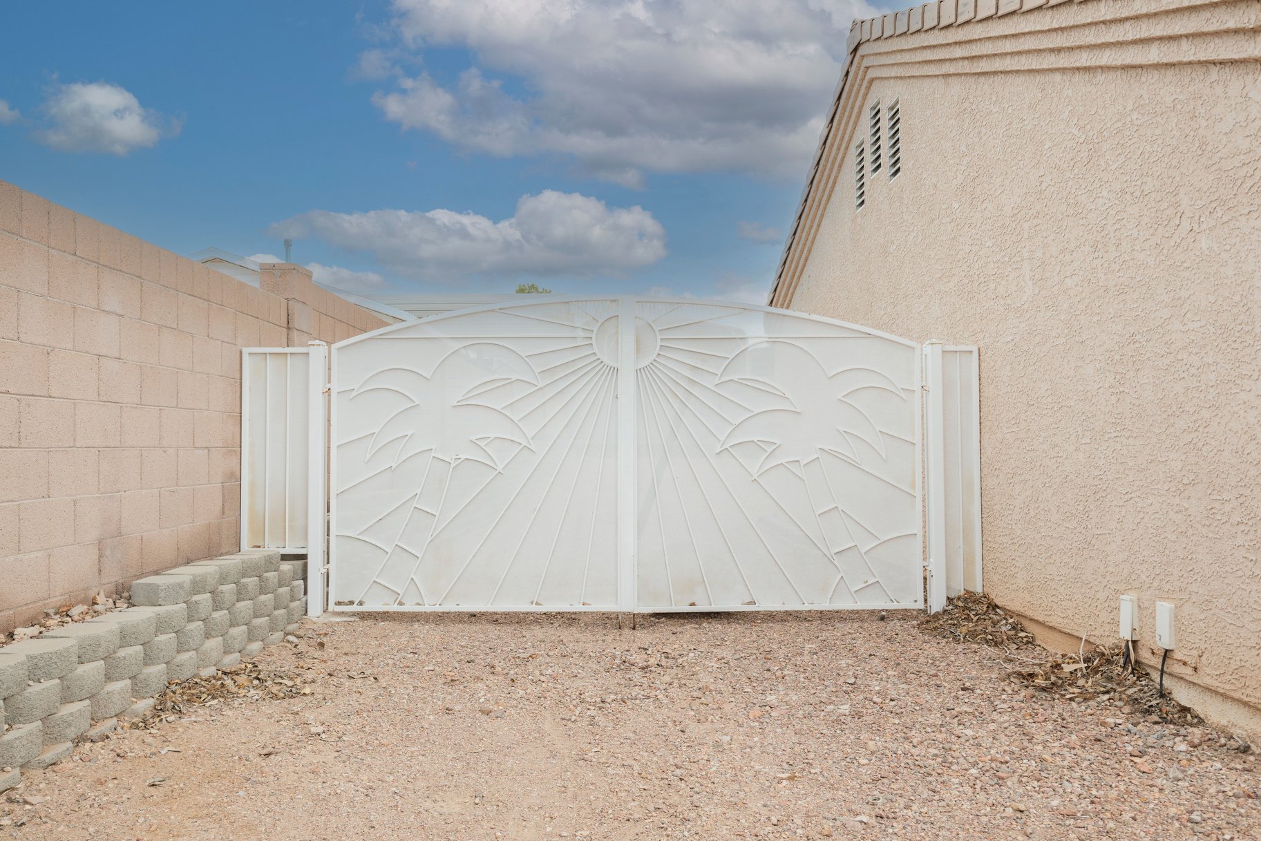  Rare Half Acre Opportunity in Henderson HOA, RV Hookups, Endless Potential - 物件實景